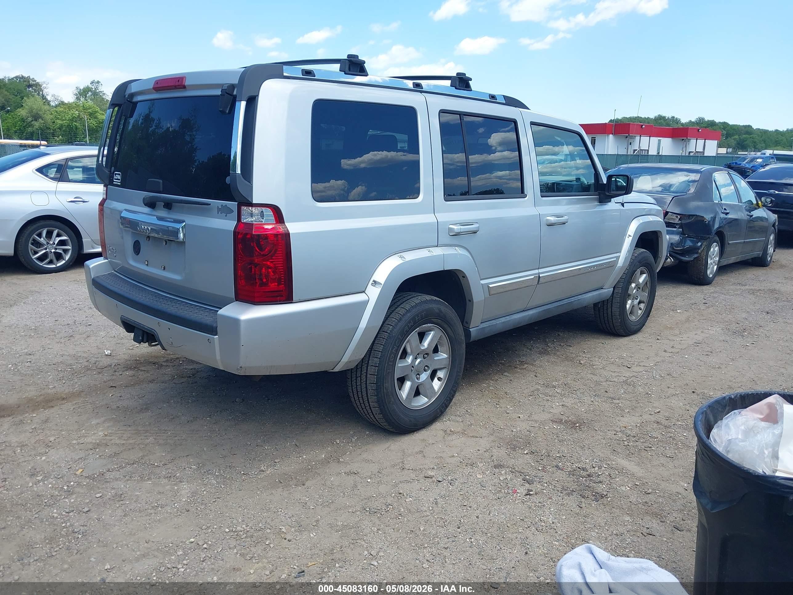 JEEP COMMANDER image 4