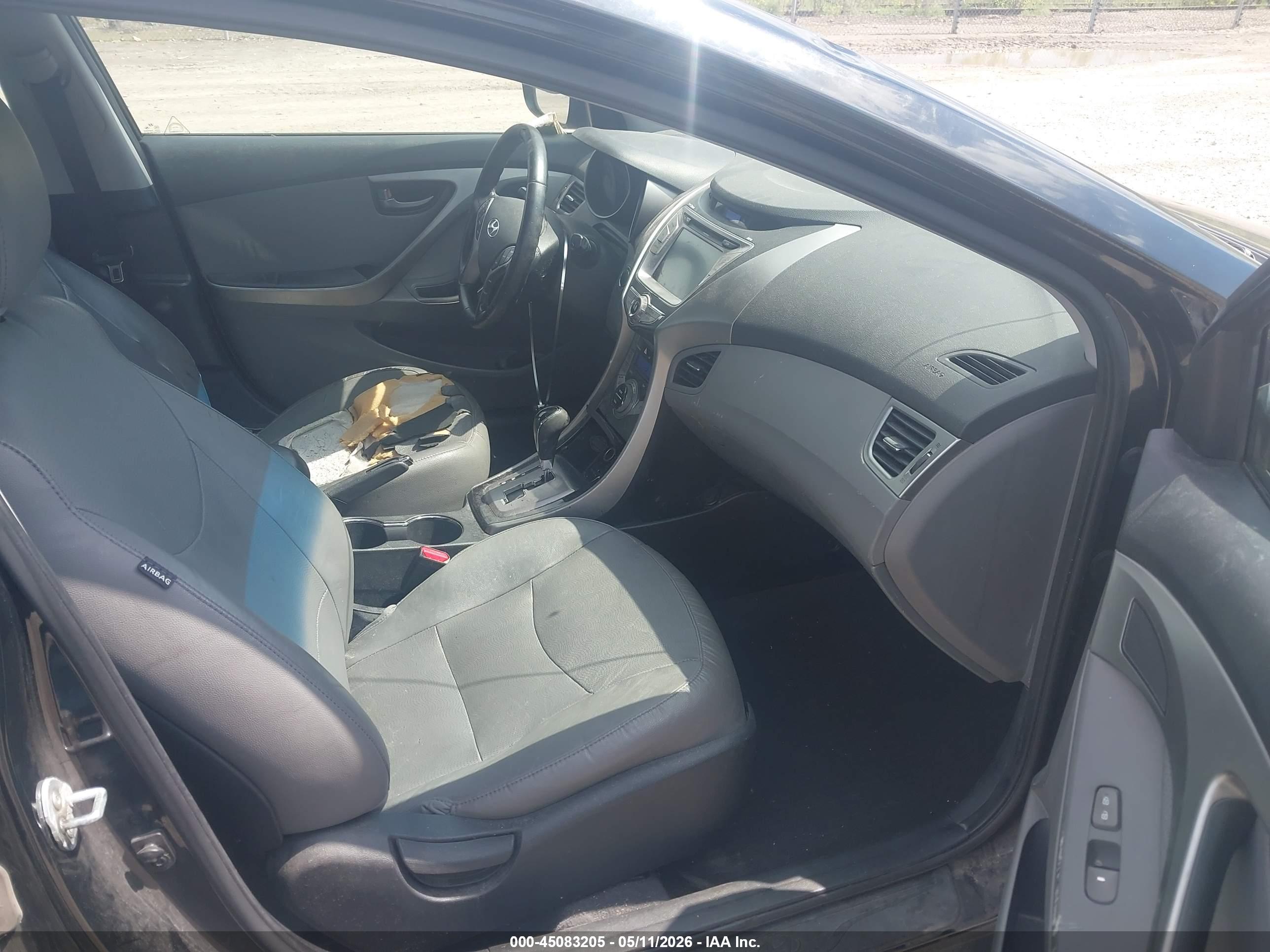HYUNDAI ELANTRA image 5