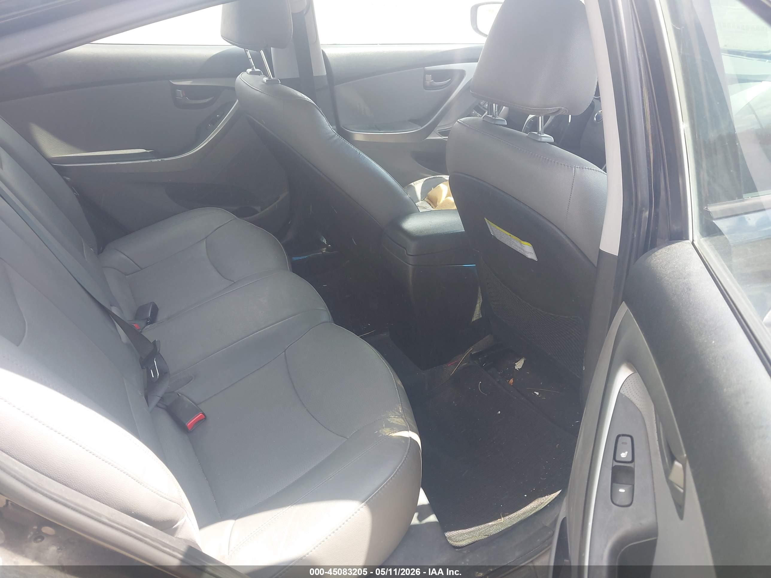 HYUNDAI ELANTRA image 8