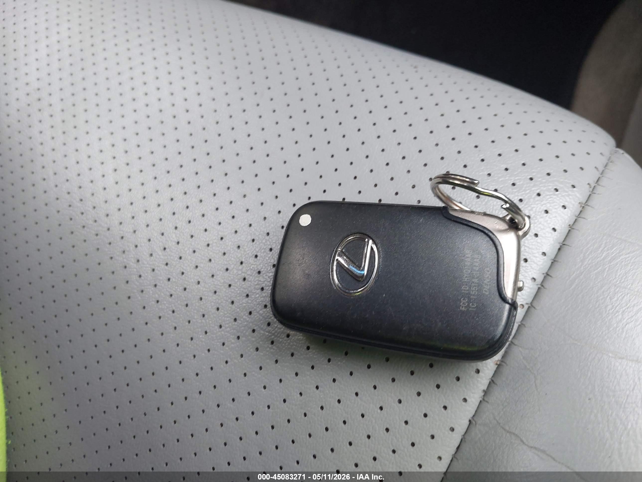 LEXUS ES image 11