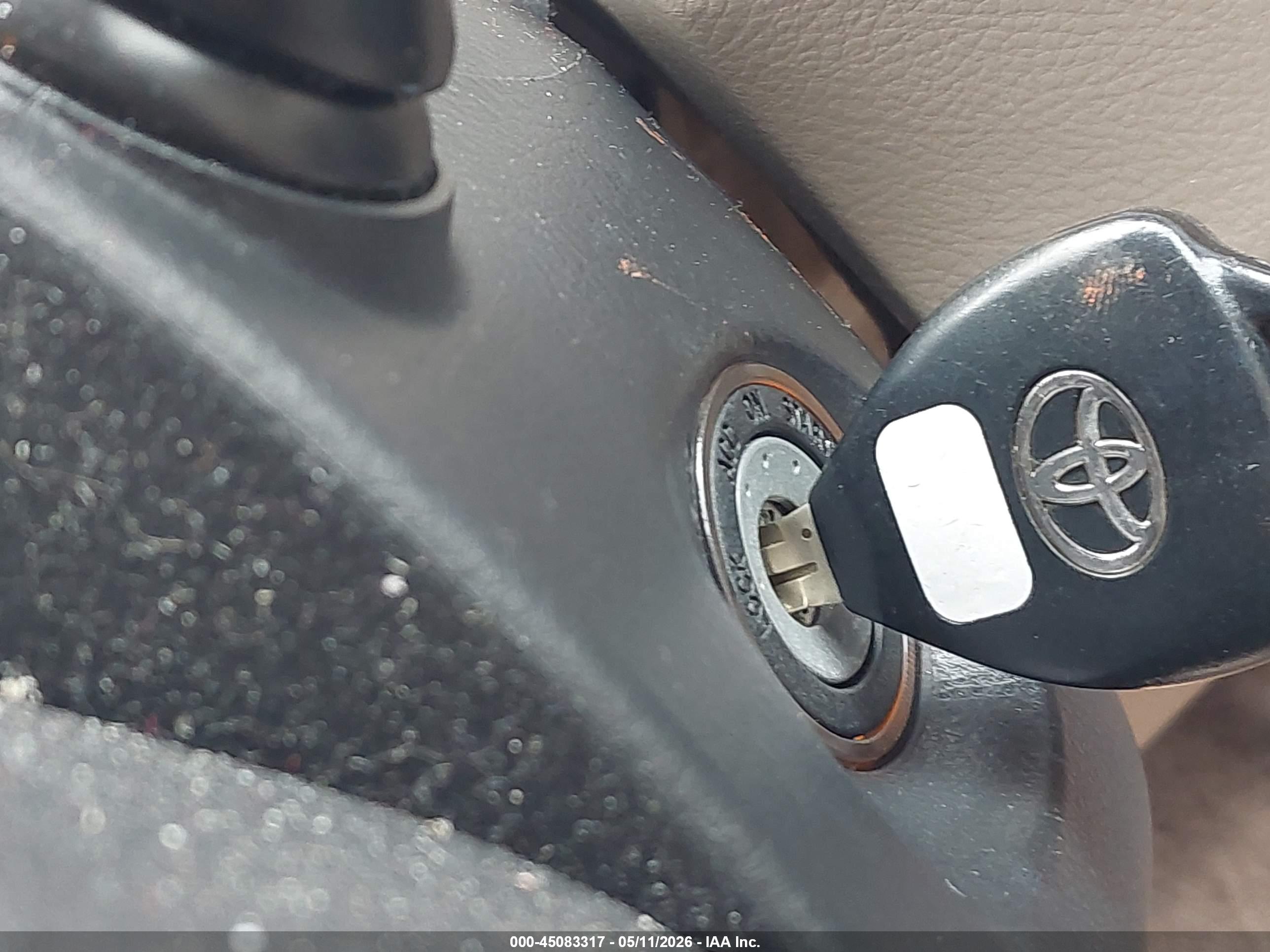 TOYOTA RAV4 image 11