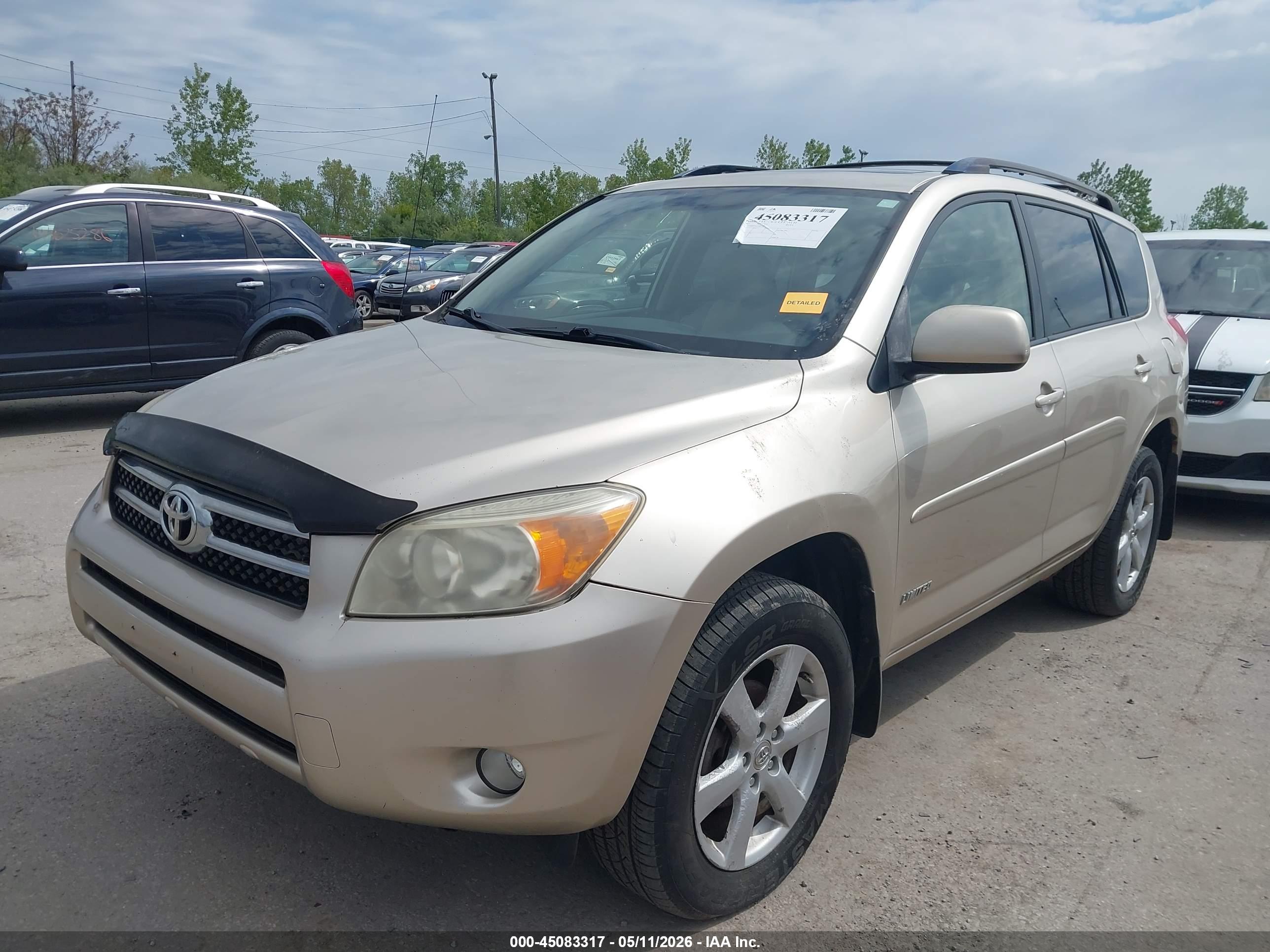 TOYOTA RAV4 image 2