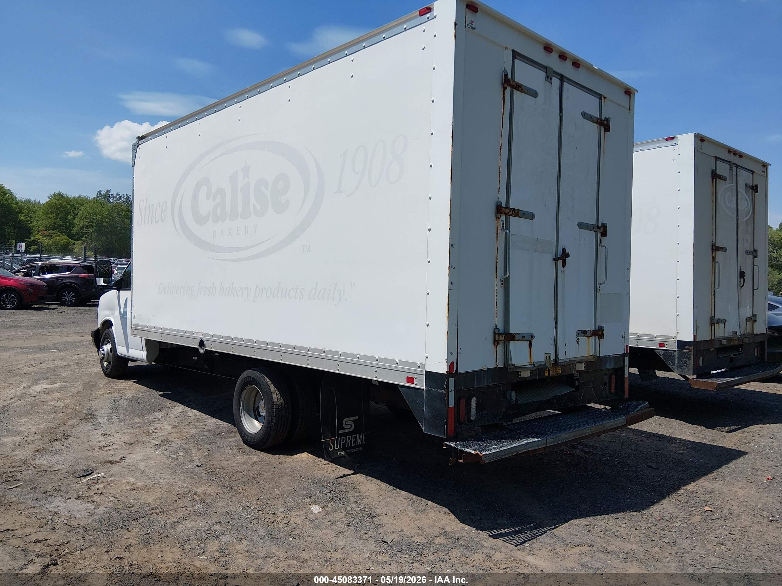CHEVROLET EXPRESS image 3