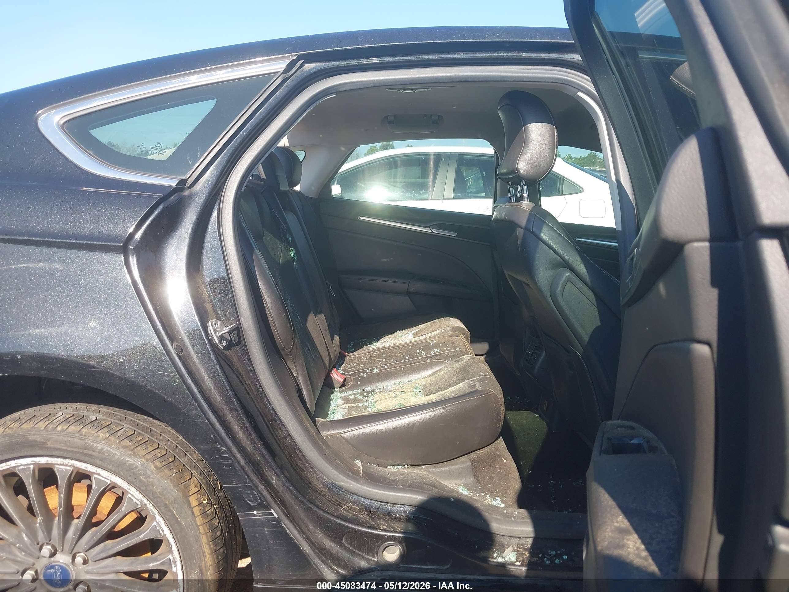 FORD FUSION image 8