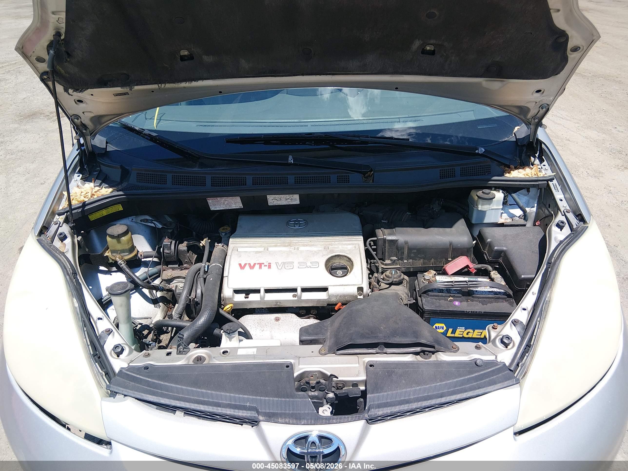 TOYOTA SIENNA image 10