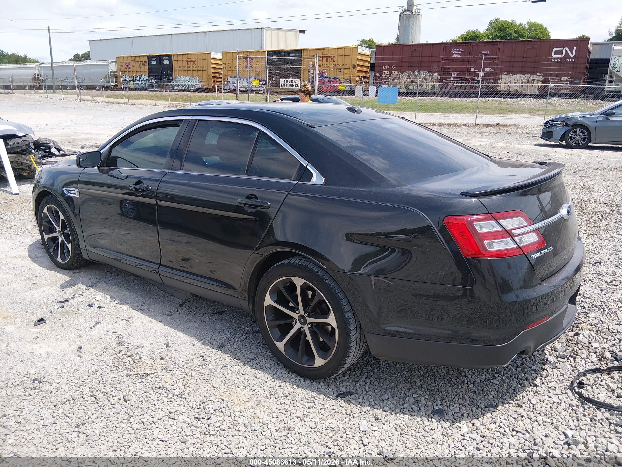 FORD TAURUS image 3