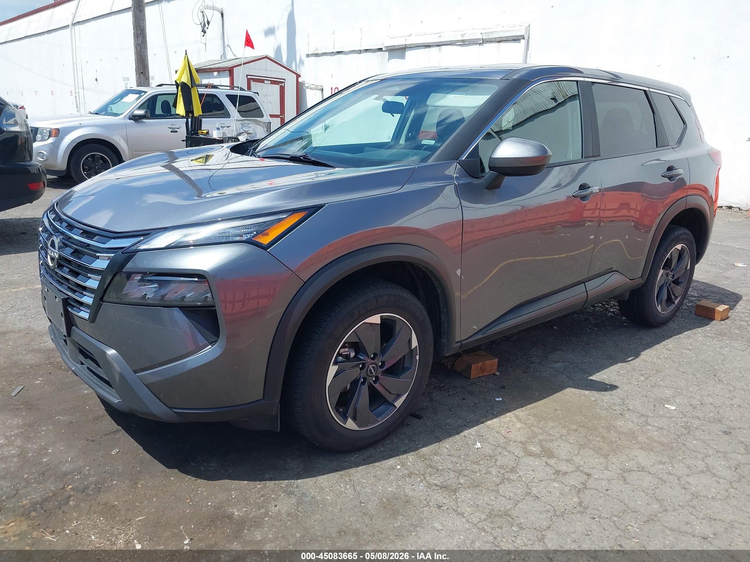 NISSAN ROGUE image 2