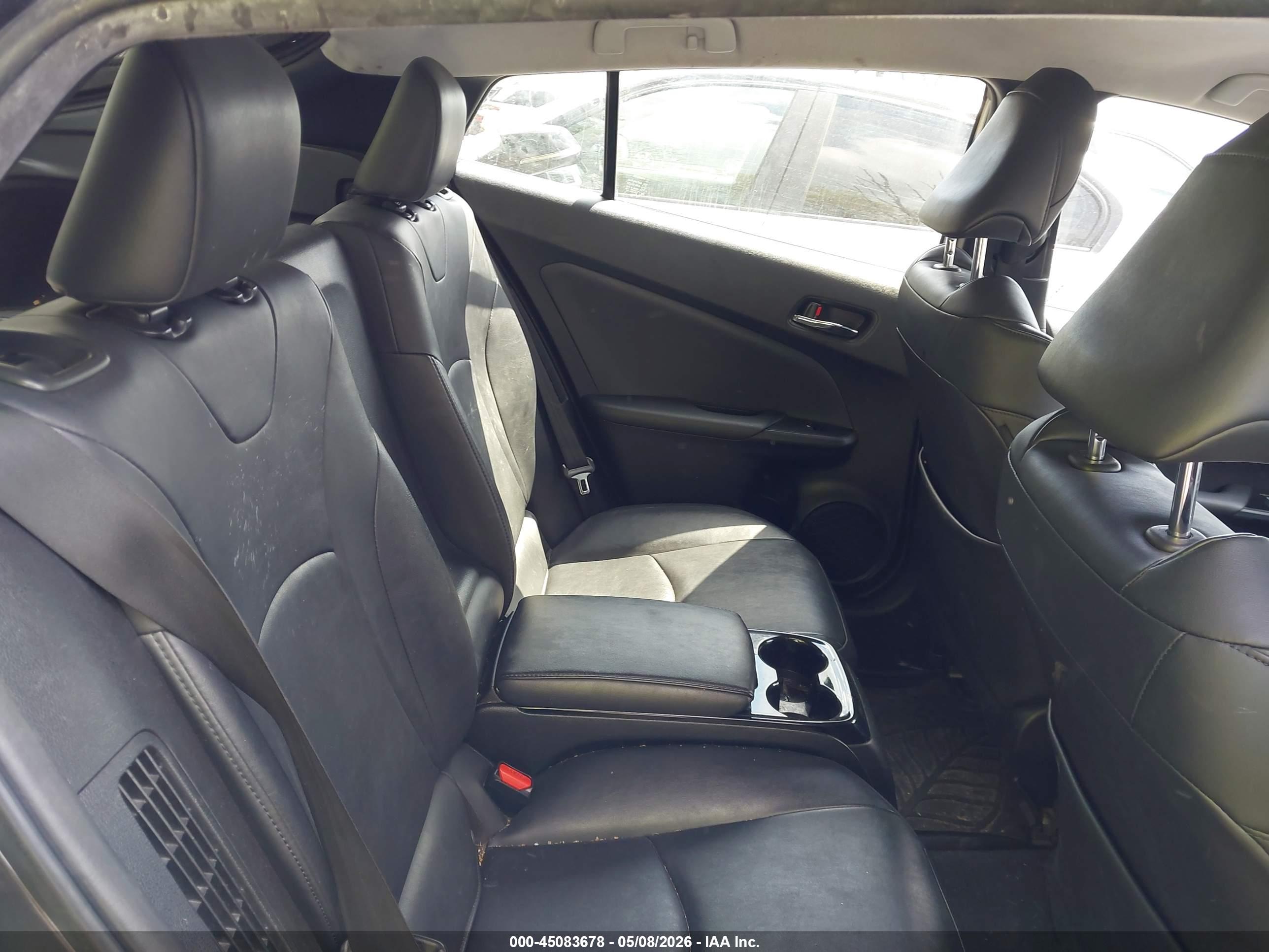 TOYOTA PRIUS image 8