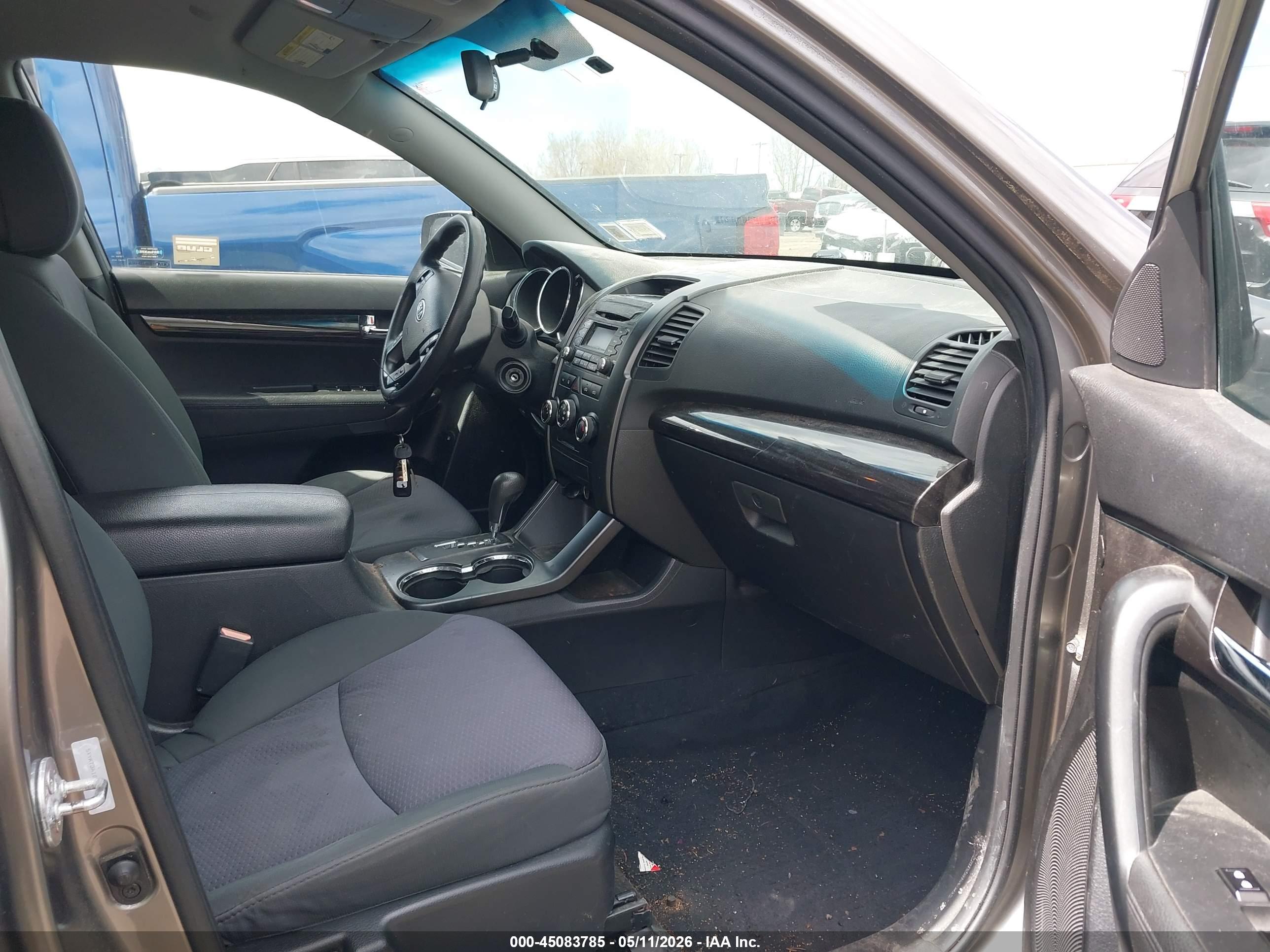 KIA SORENTO image 5