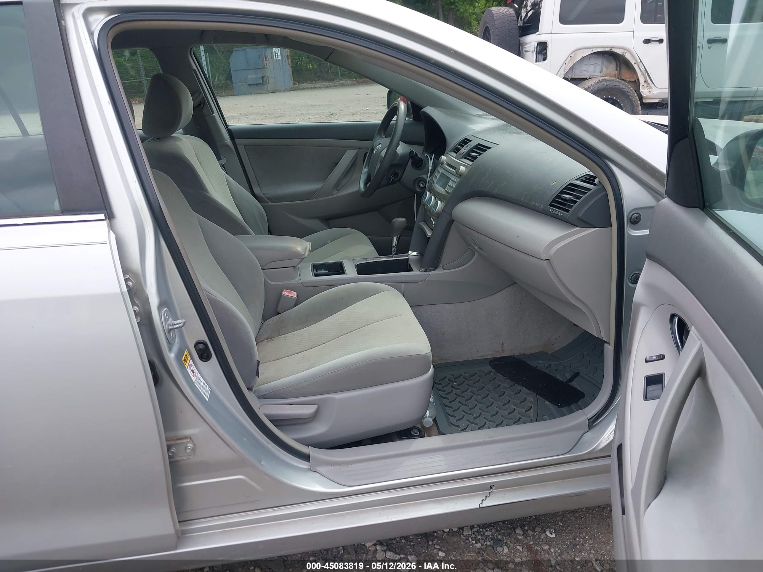 TOYOTA CAMRY image 5