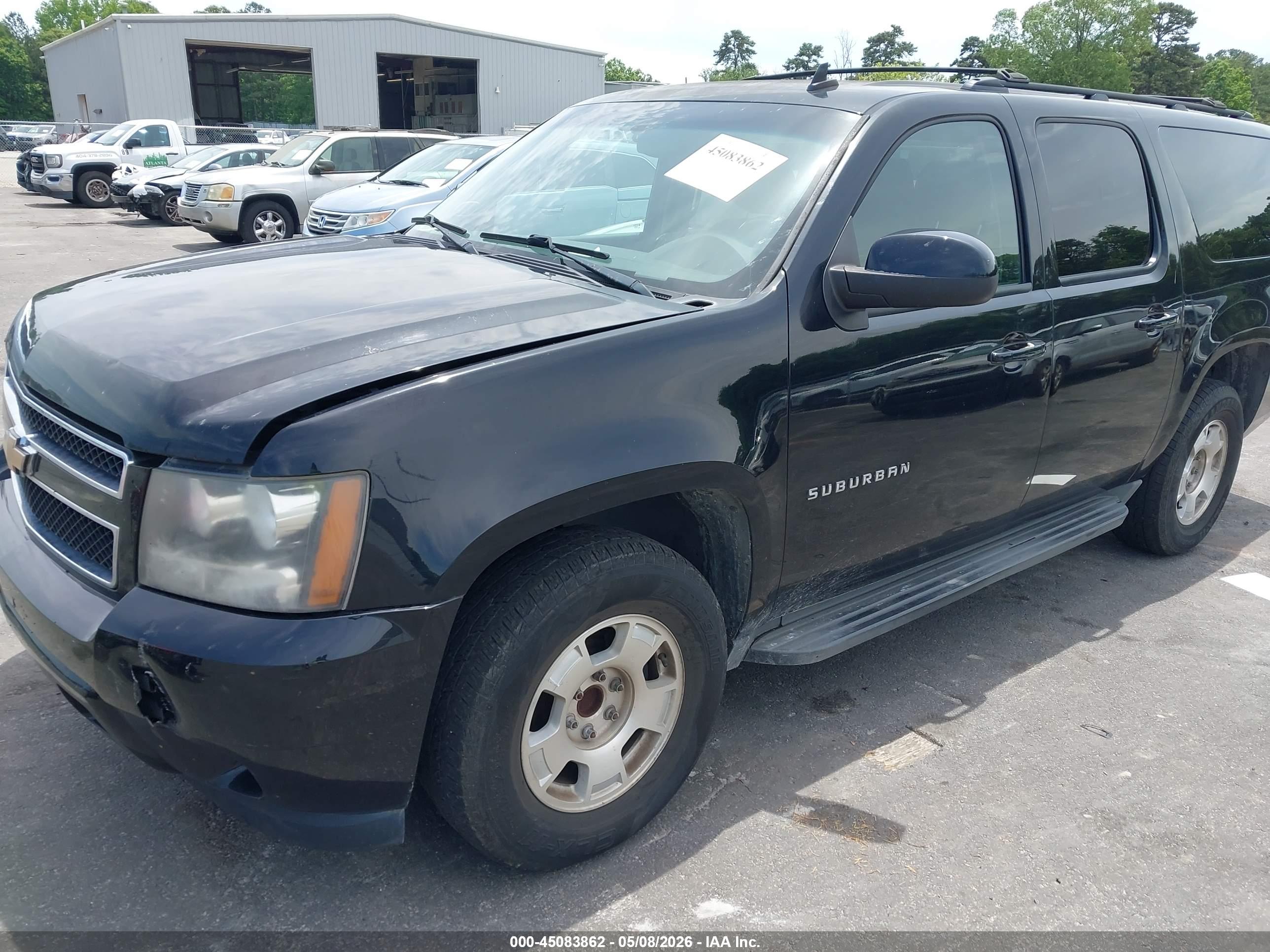 CHEVROLET SUBURBAN image 2