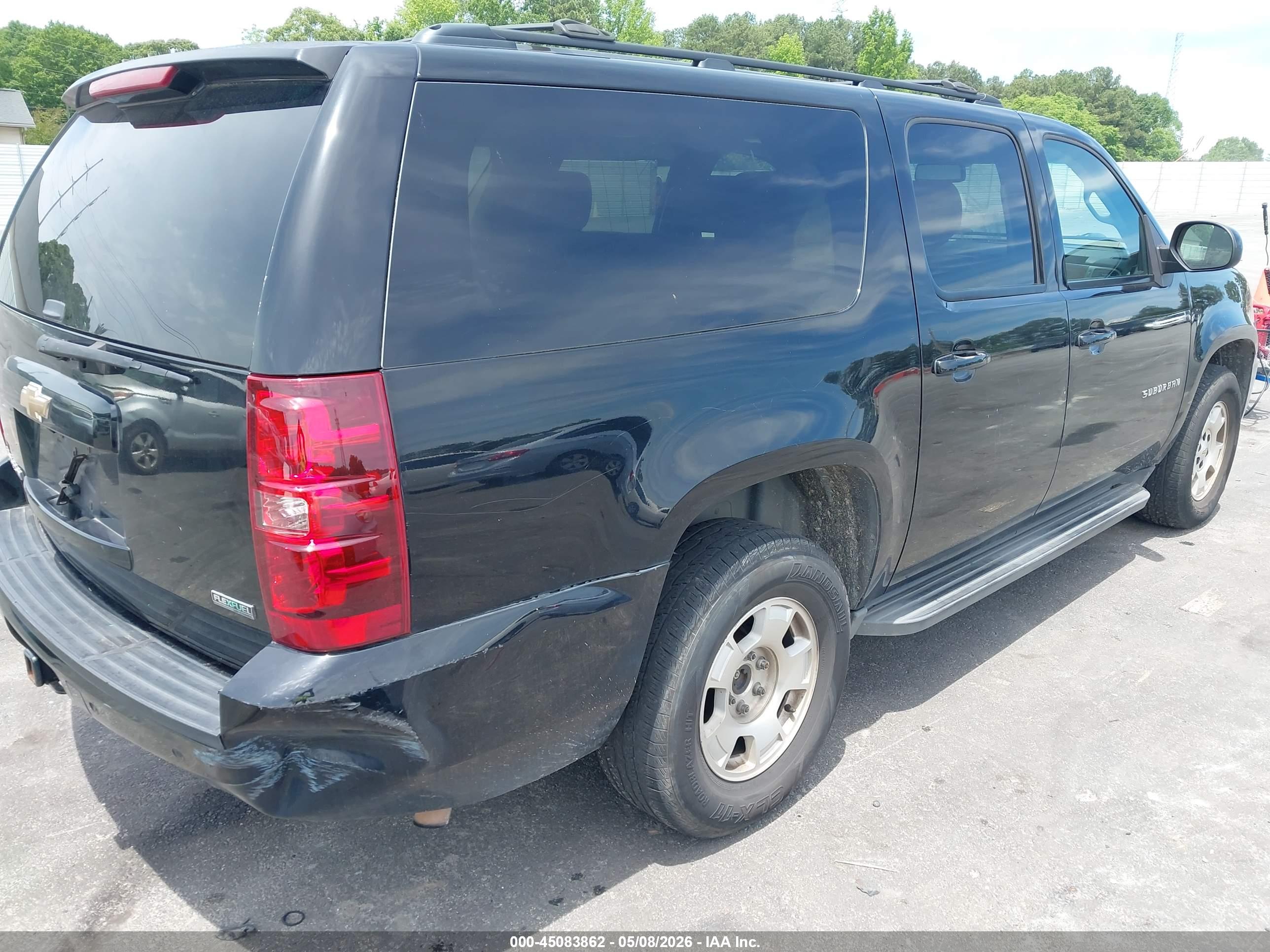 CHEVROLET SUBURBAN image 4