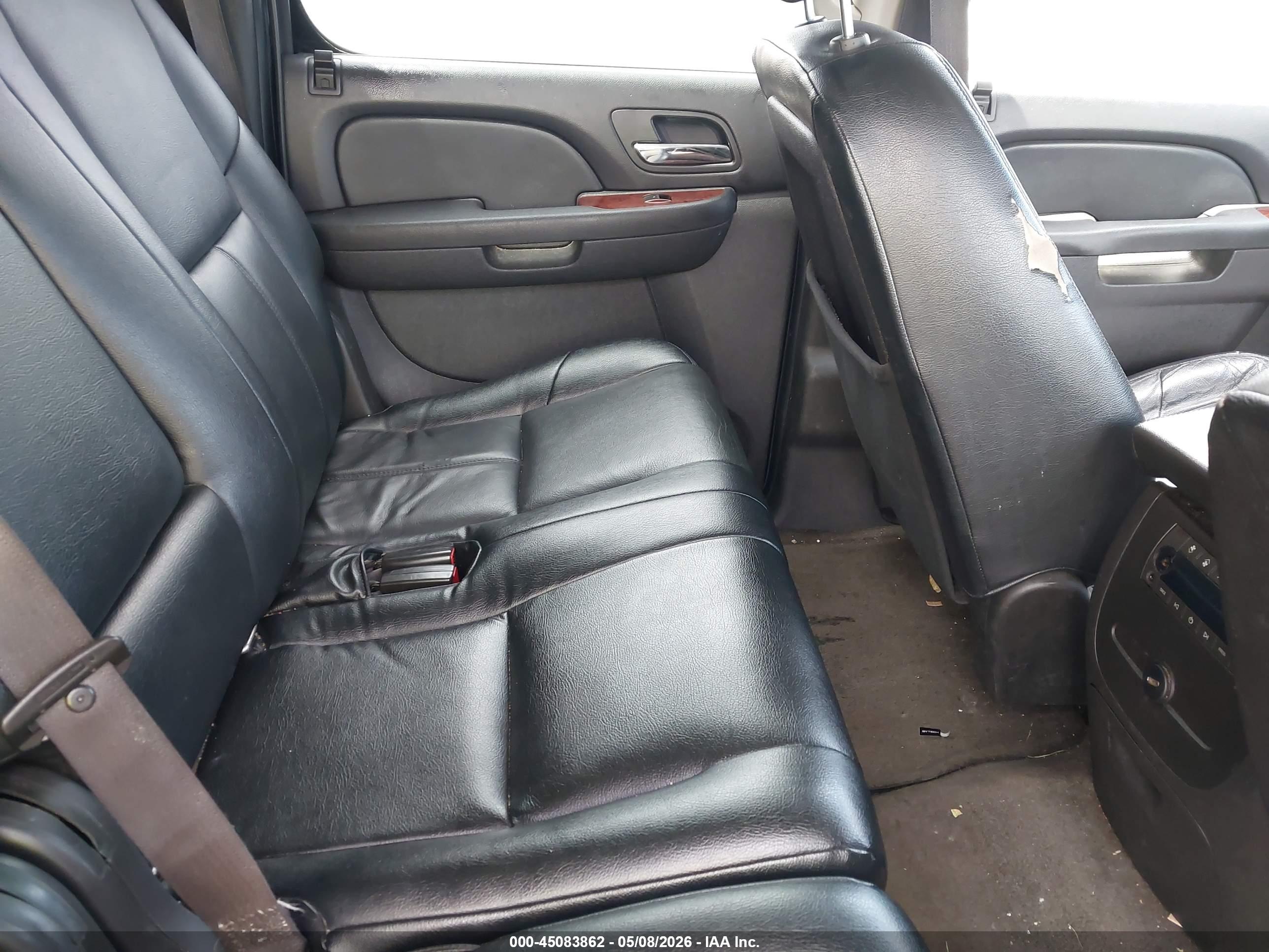 CHEVROLET SUBURBAN image 8