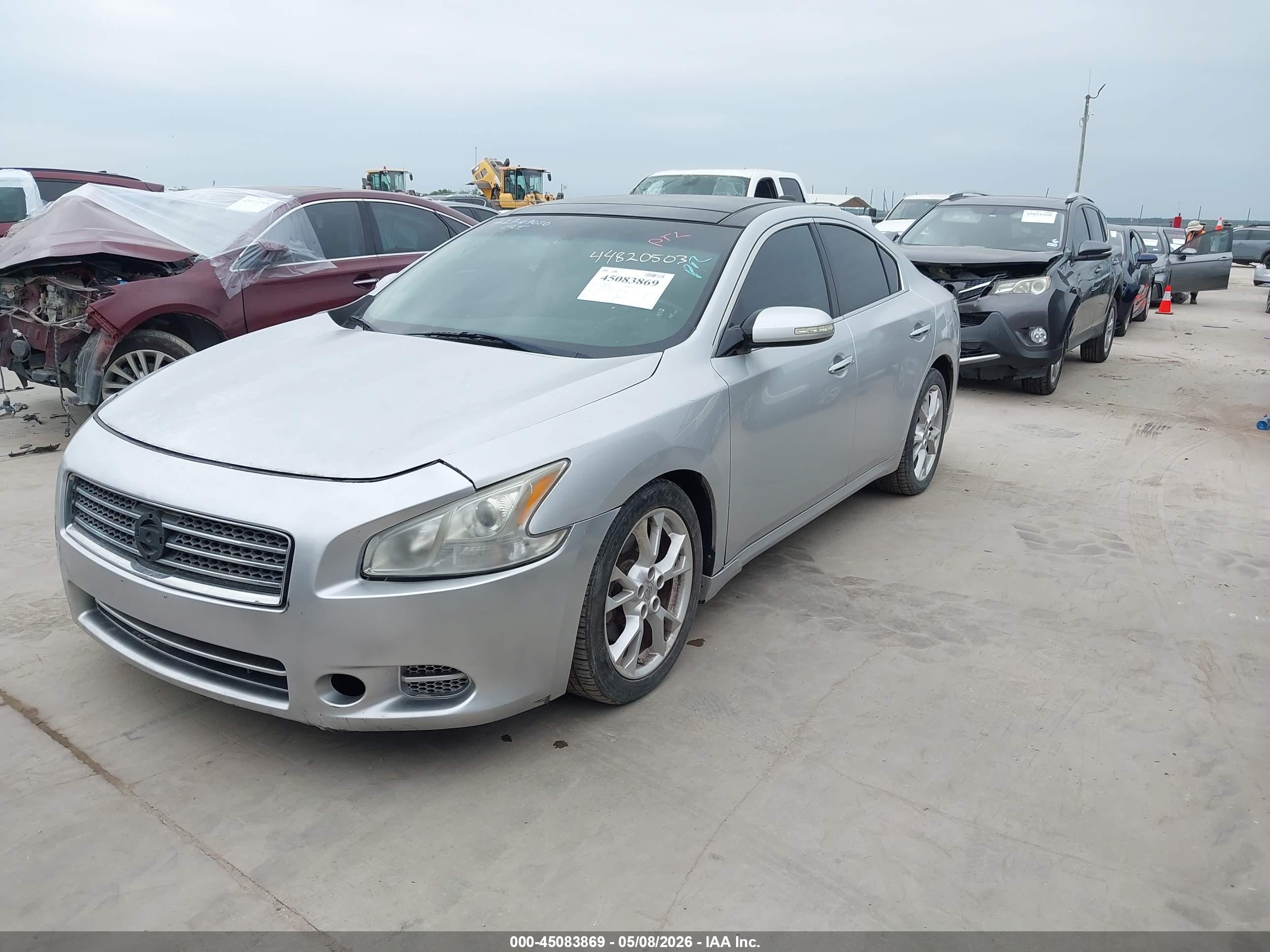 NISSAN MAXIMA image 2