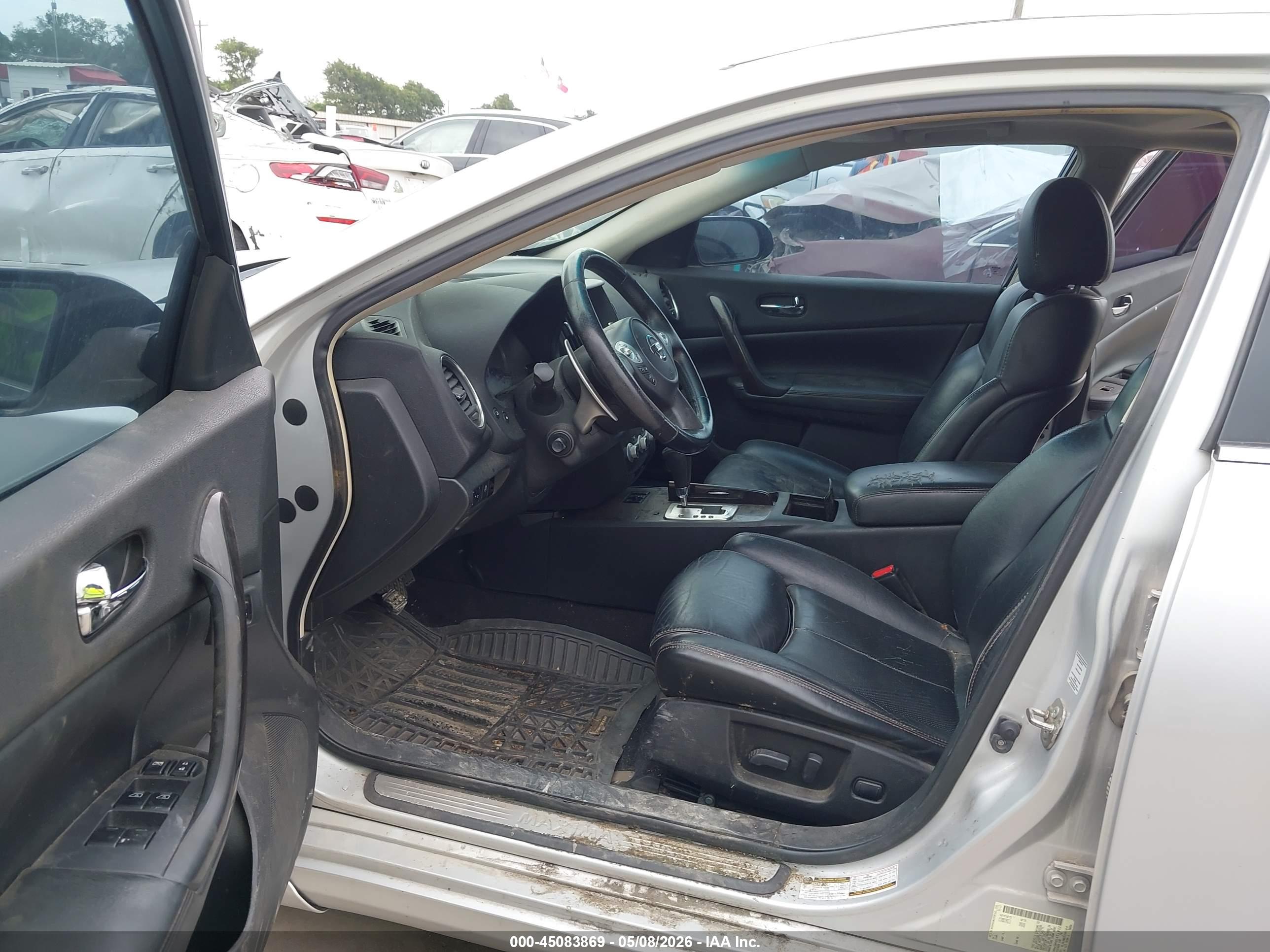 NISSAN MAXIMA image 5