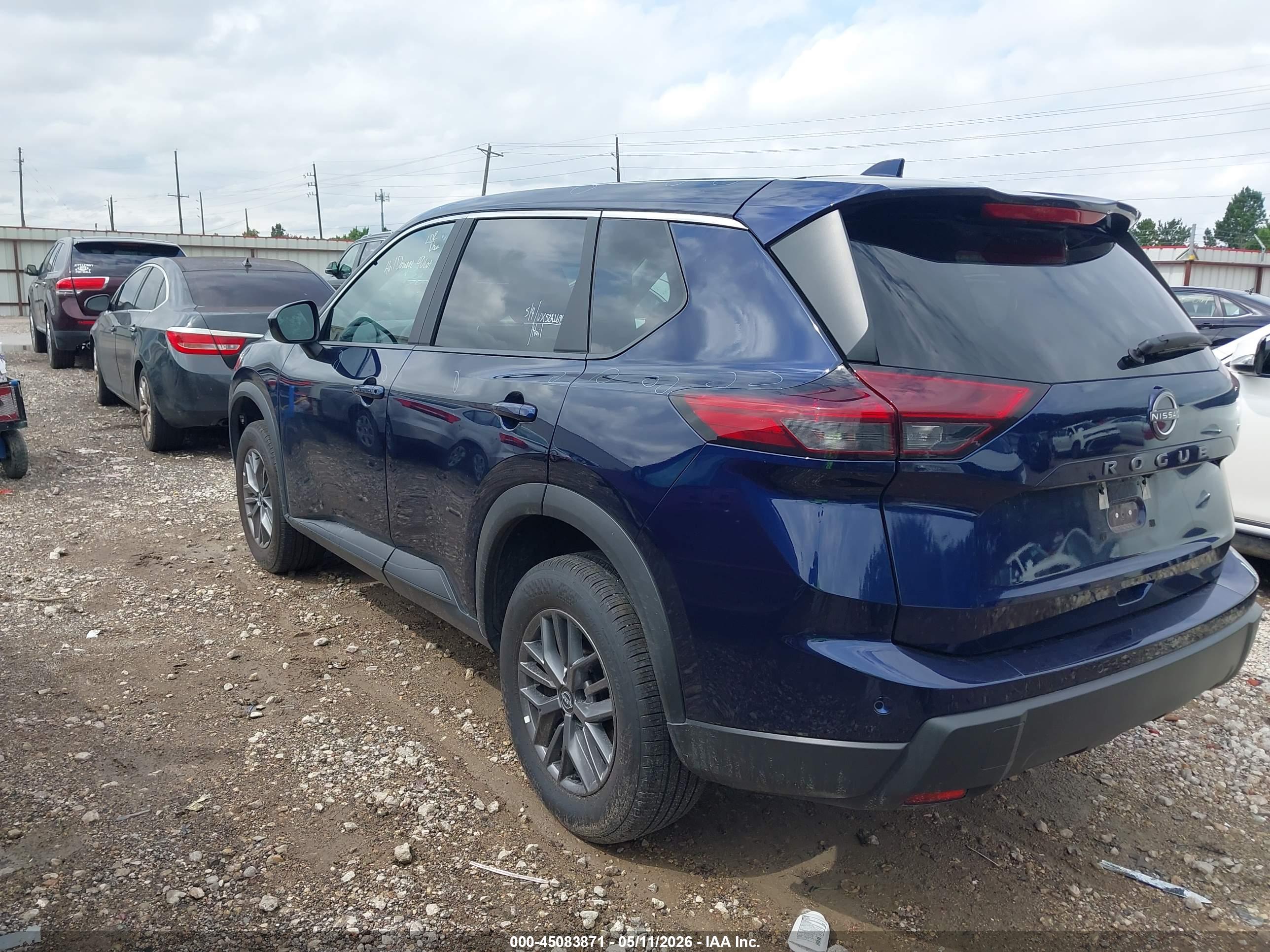 NISSAN ROGUE image 3