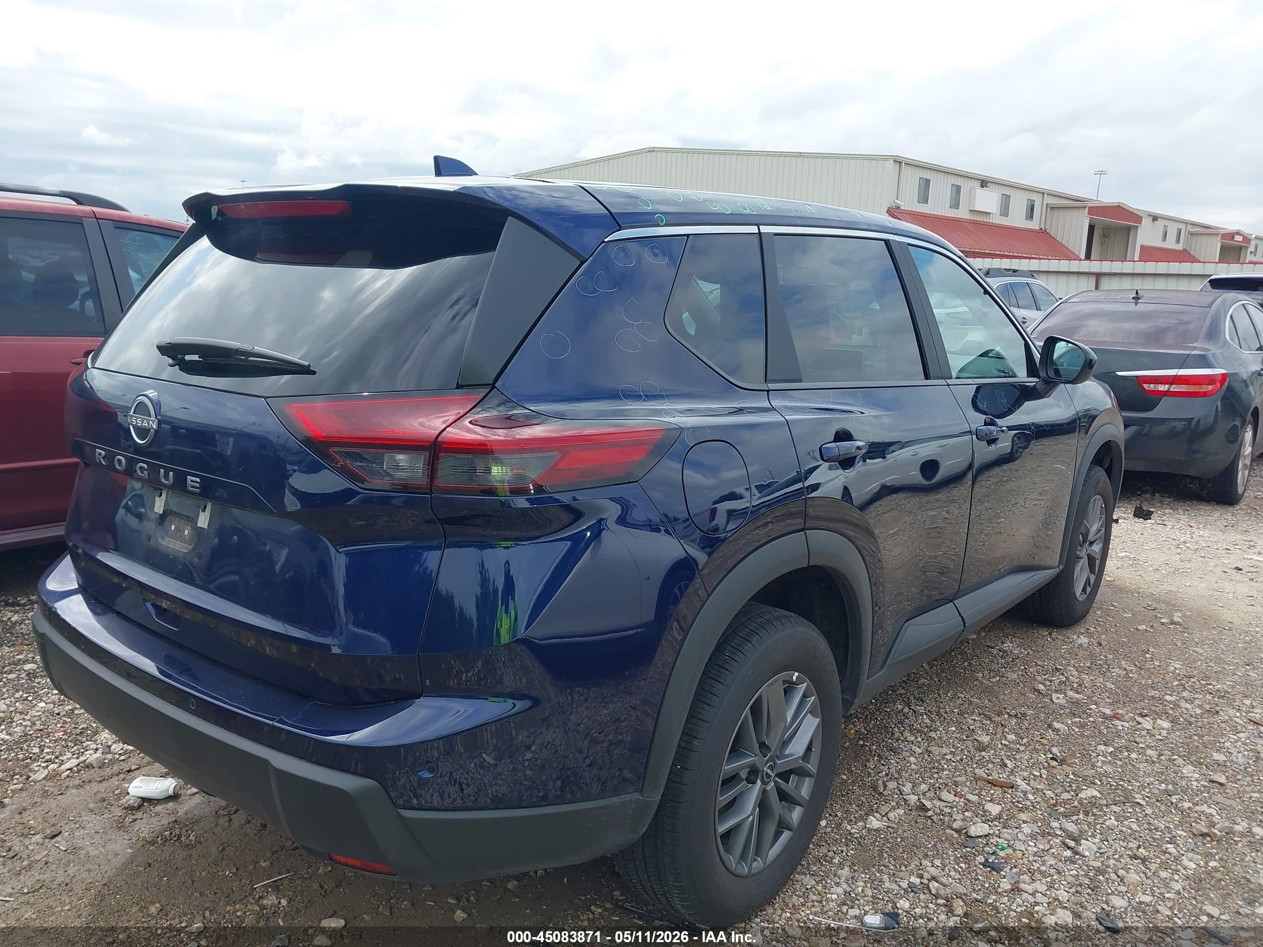 NISSAN ROGUE image 4