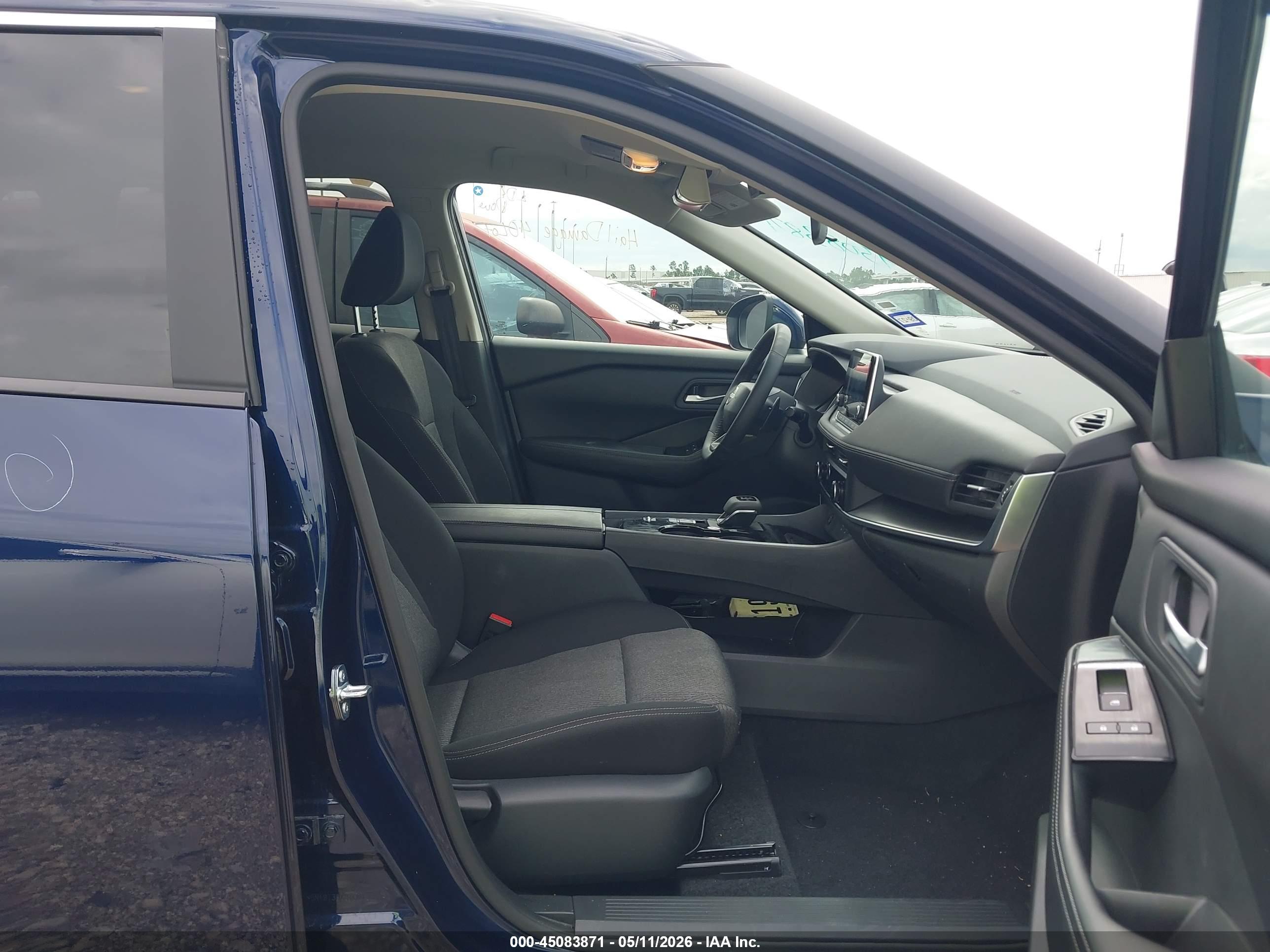 NISSAN ROGUE image 5