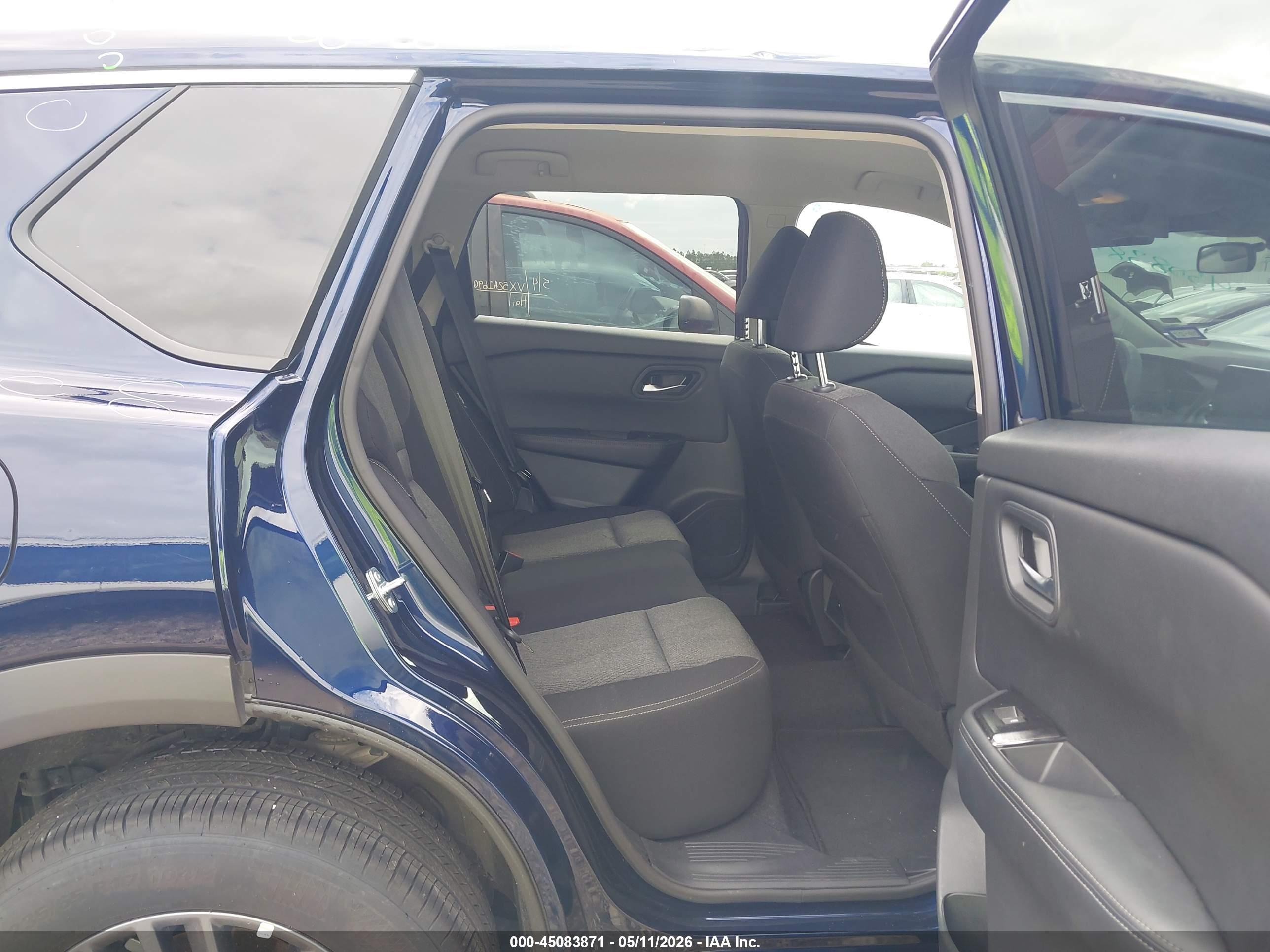 NISSAN ROGUE image 8
