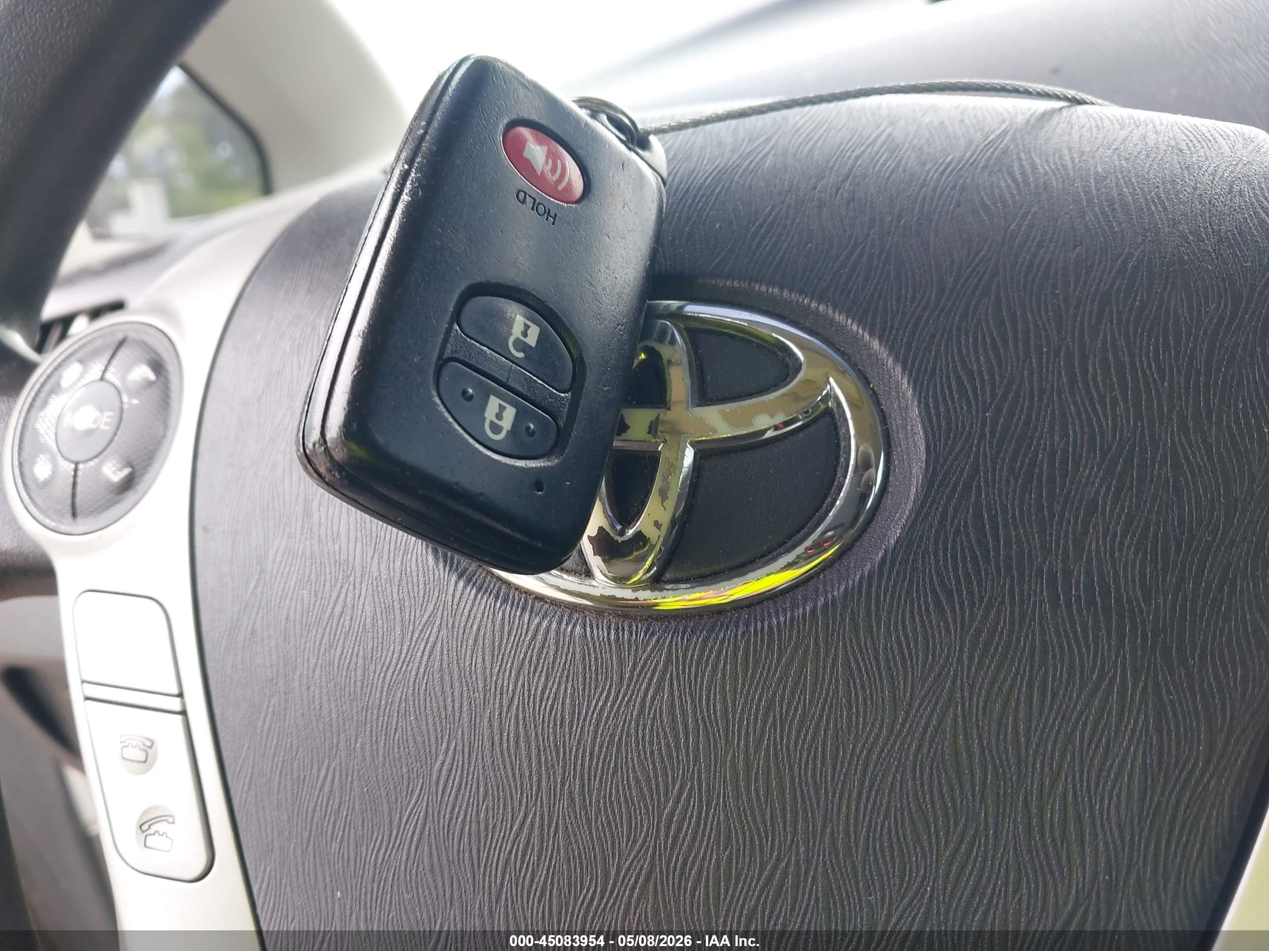 TOYOTA PRIUS image 11