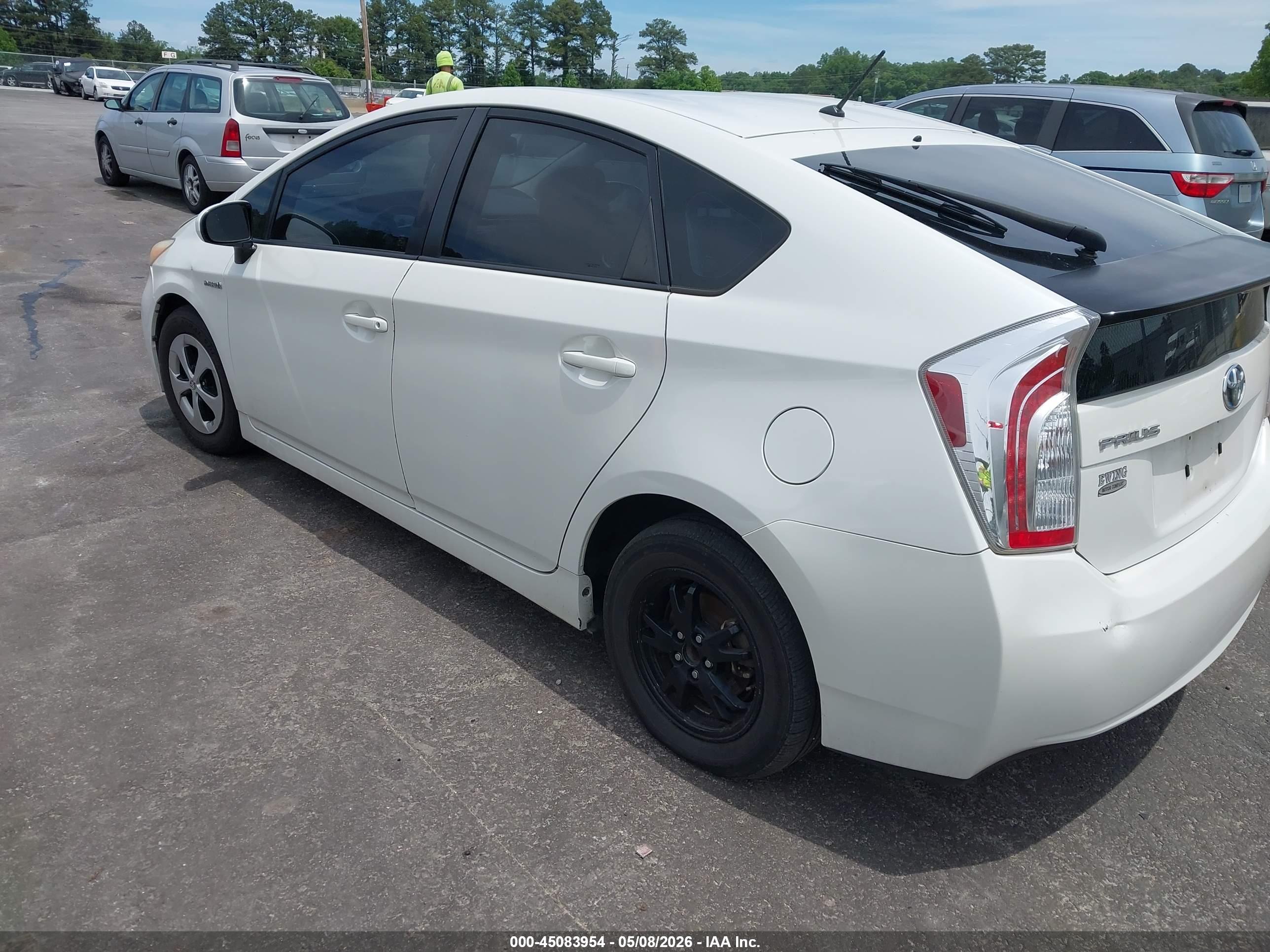 TOYOTA PRIUS image 3