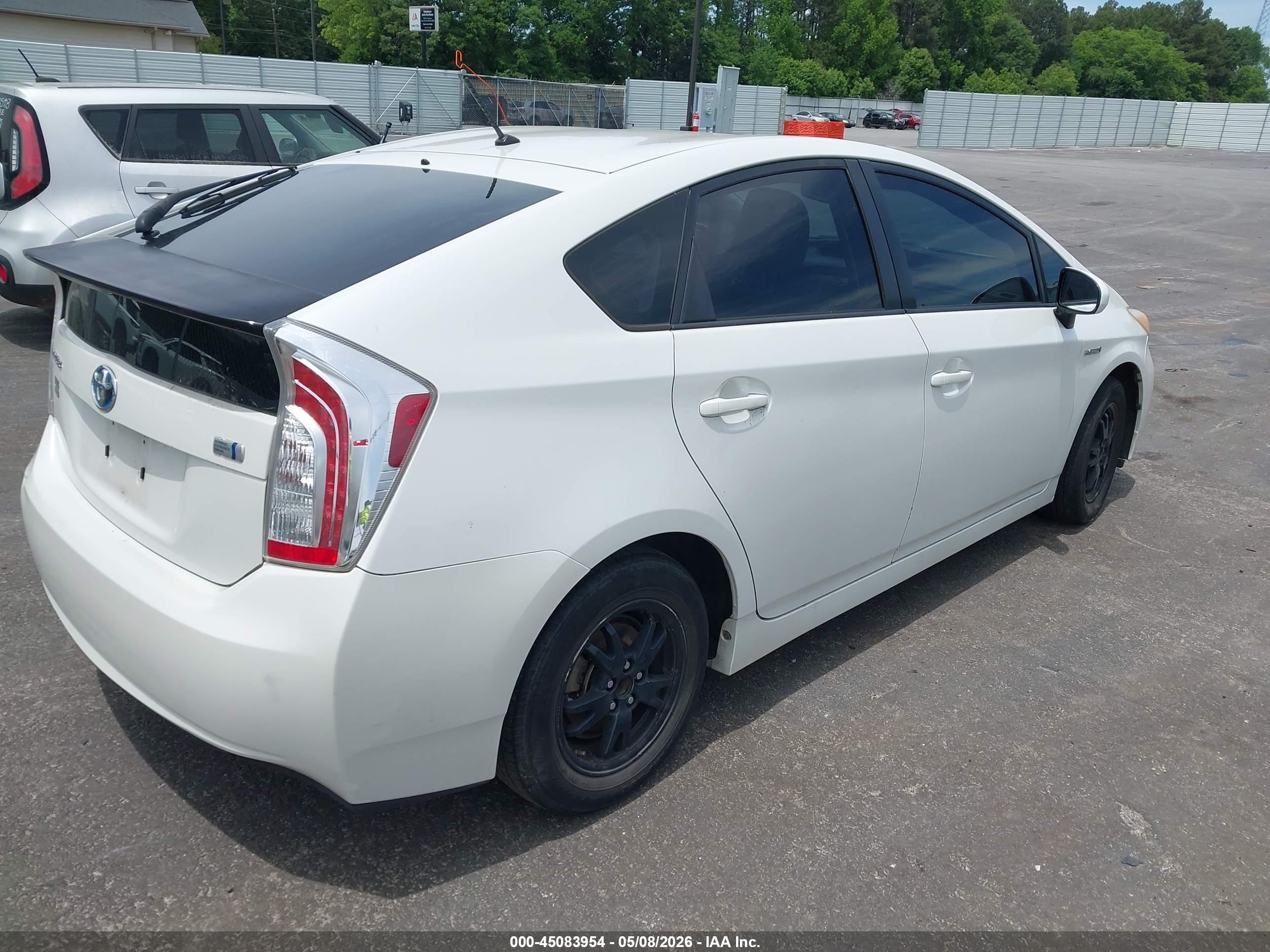 TOYOTA PRIUS image 4