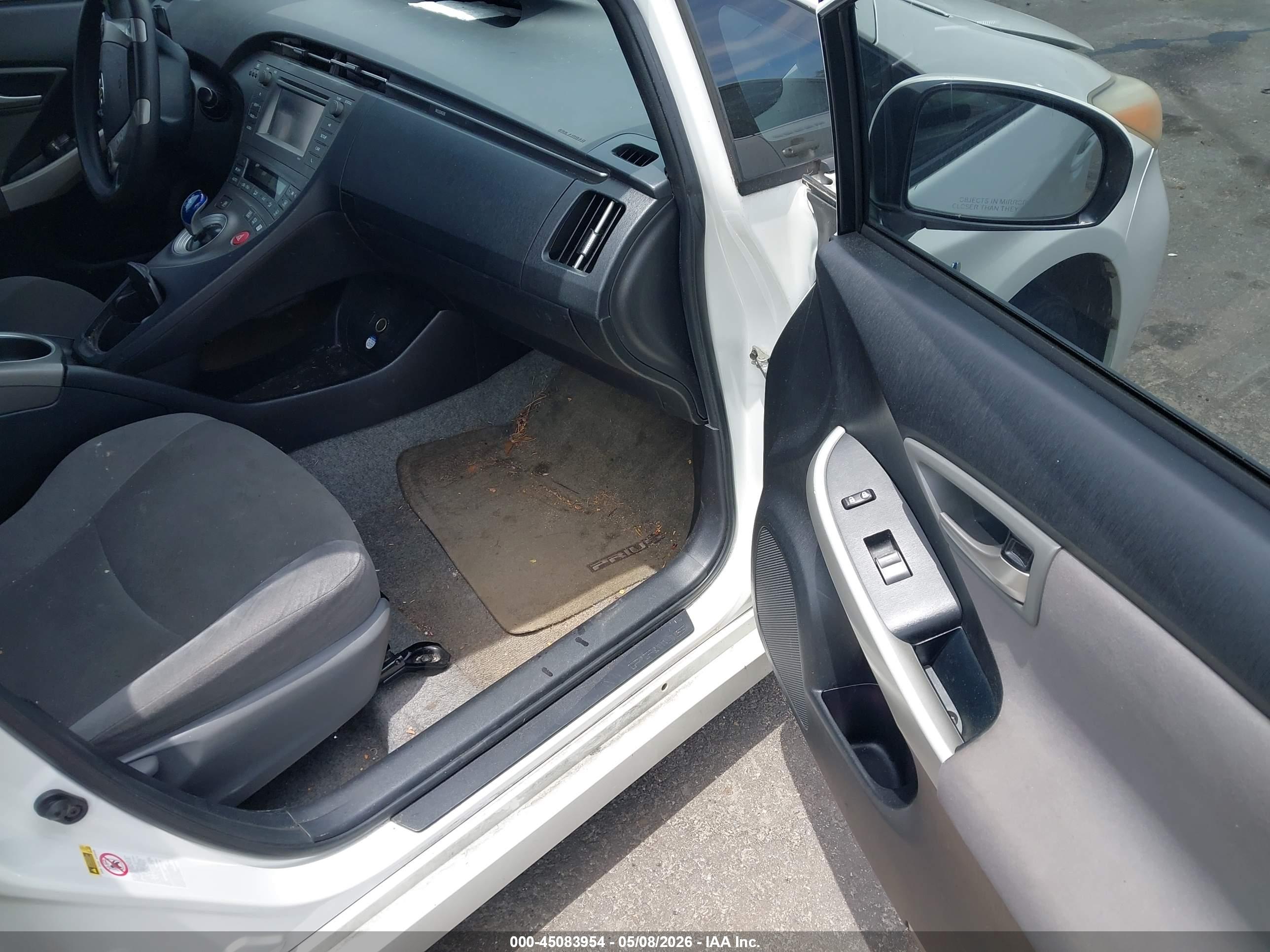 TOYOTA PRIUS image 5