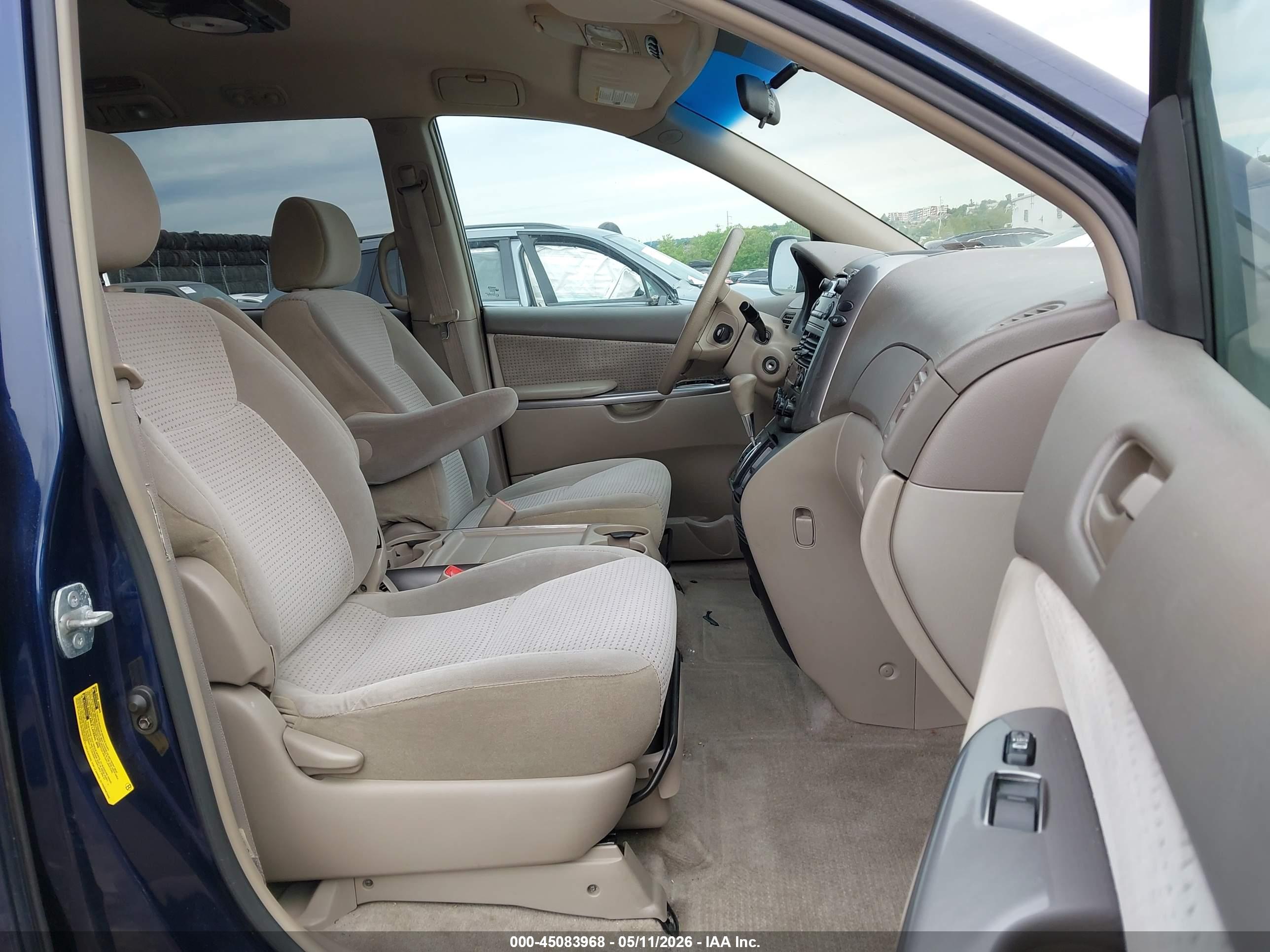 TOYOTA SIENNA image 5