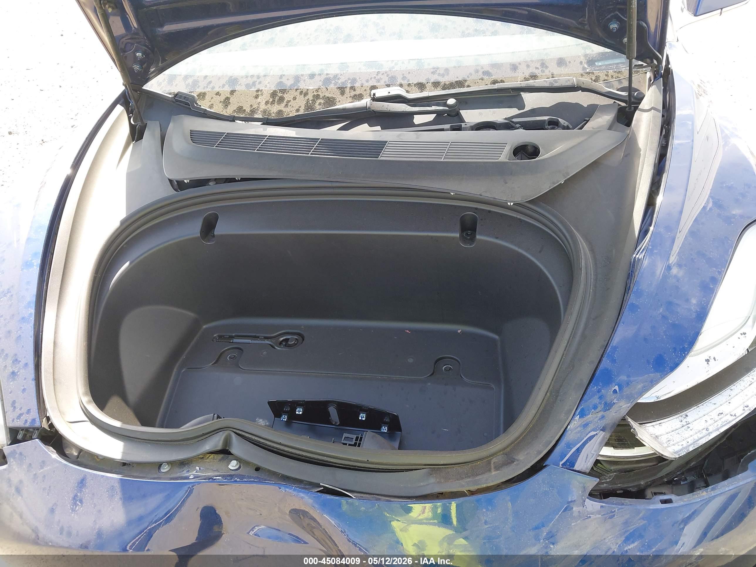 TESLA MODEL image 10