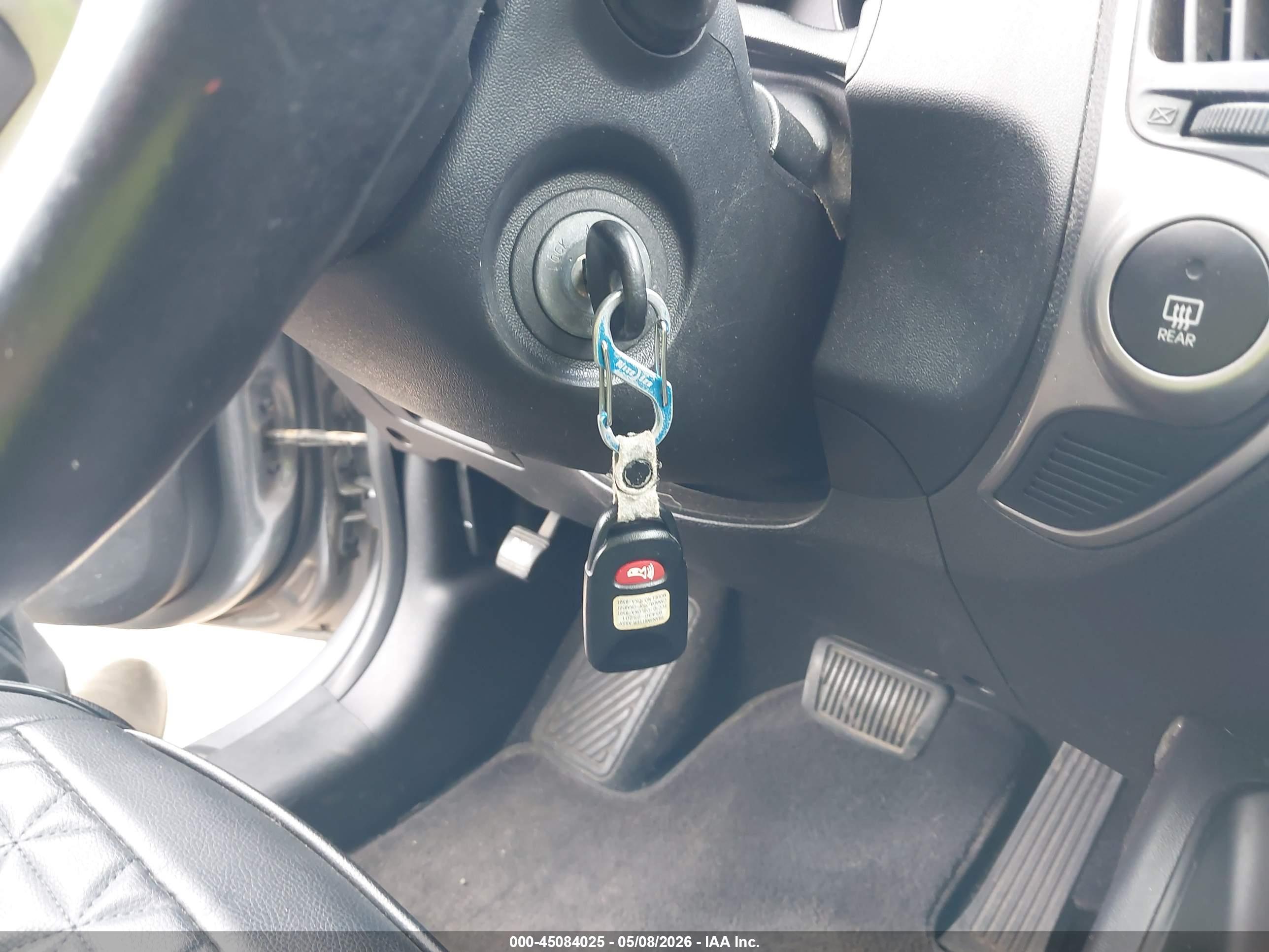 HYUNDAI TUCSON image 11