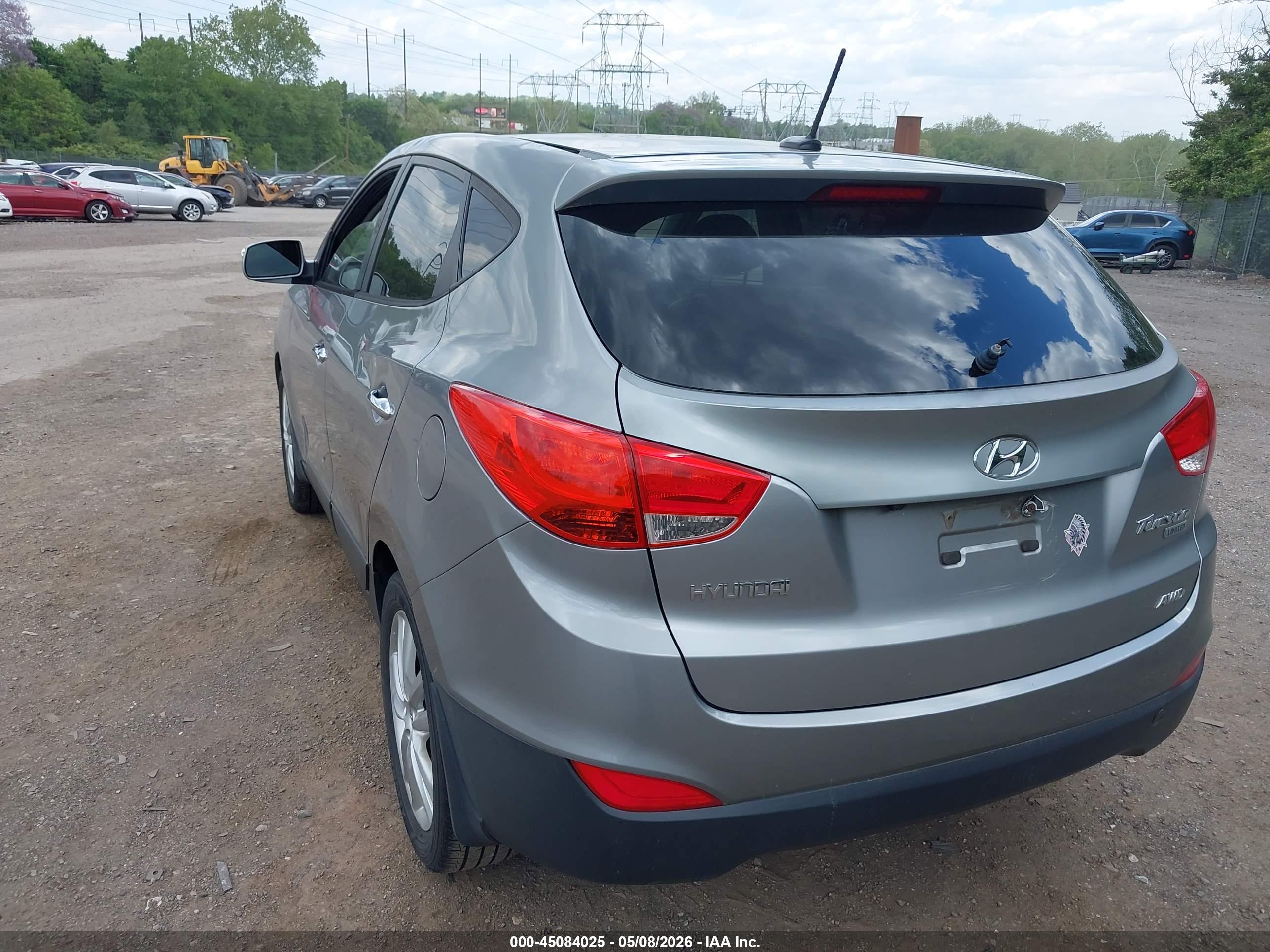 HYUNDAI TUCSON image 3