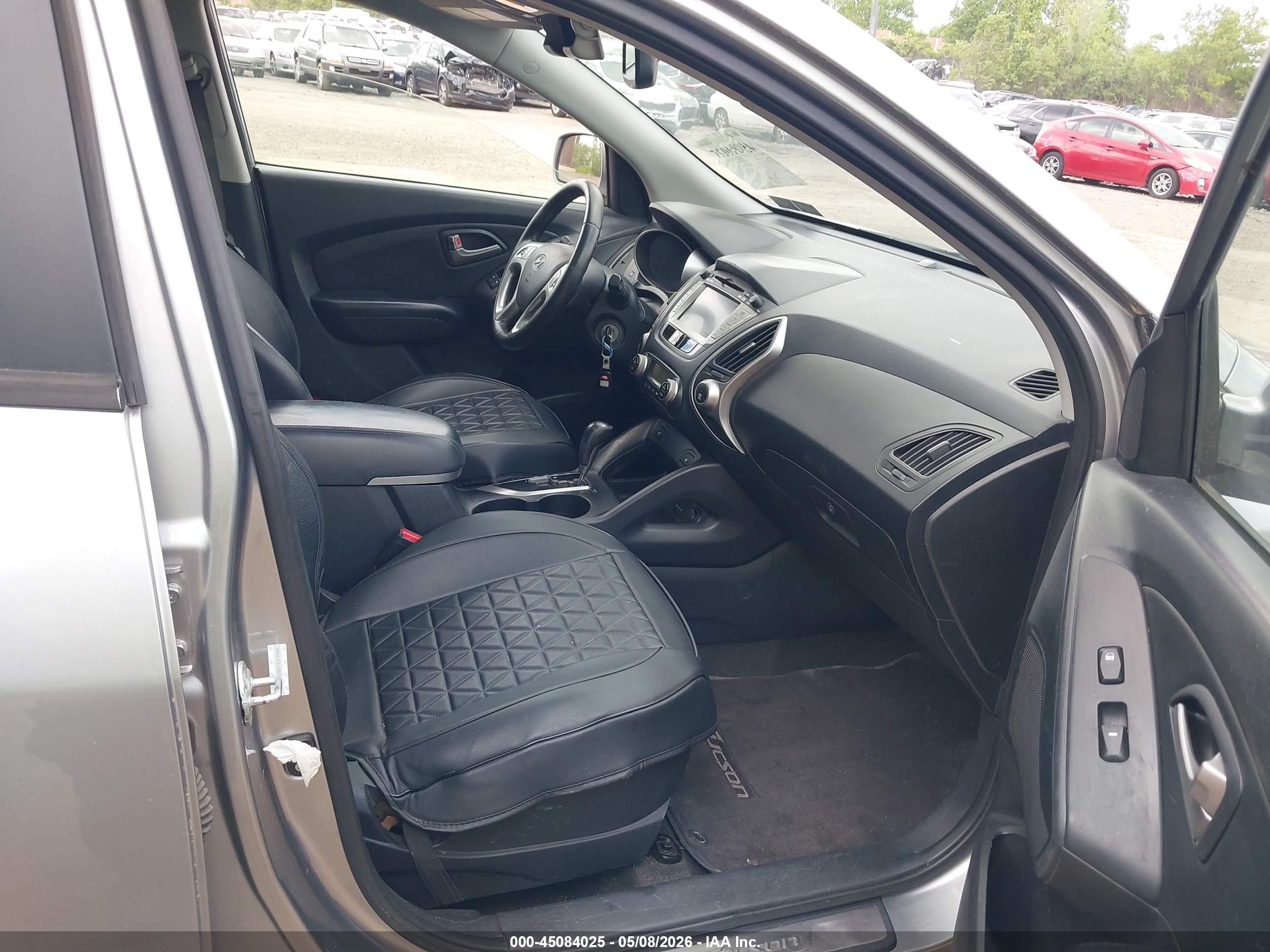 HYUNDAI TUCSON image 5