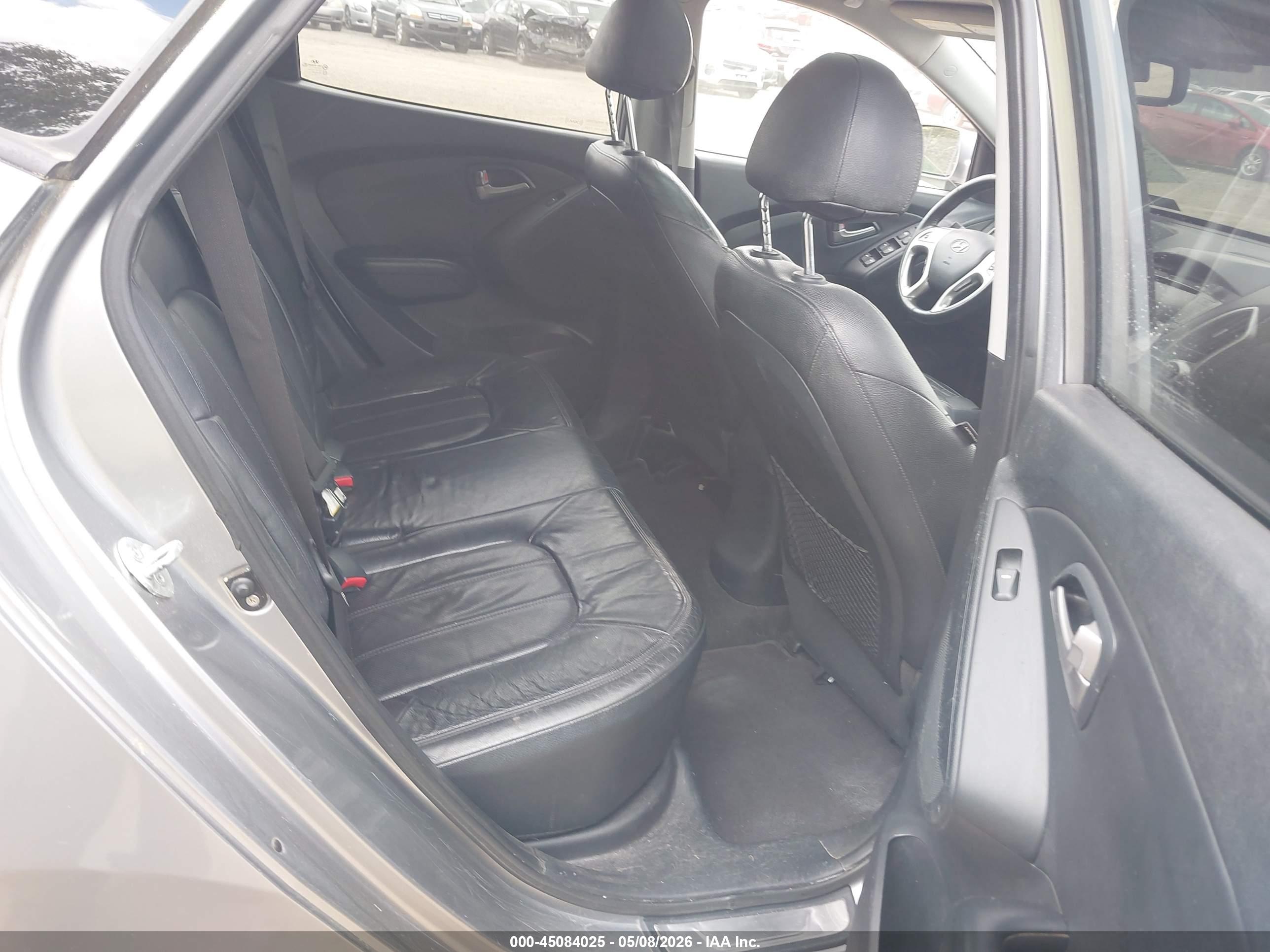 HYUNDAI TUCSON image 8