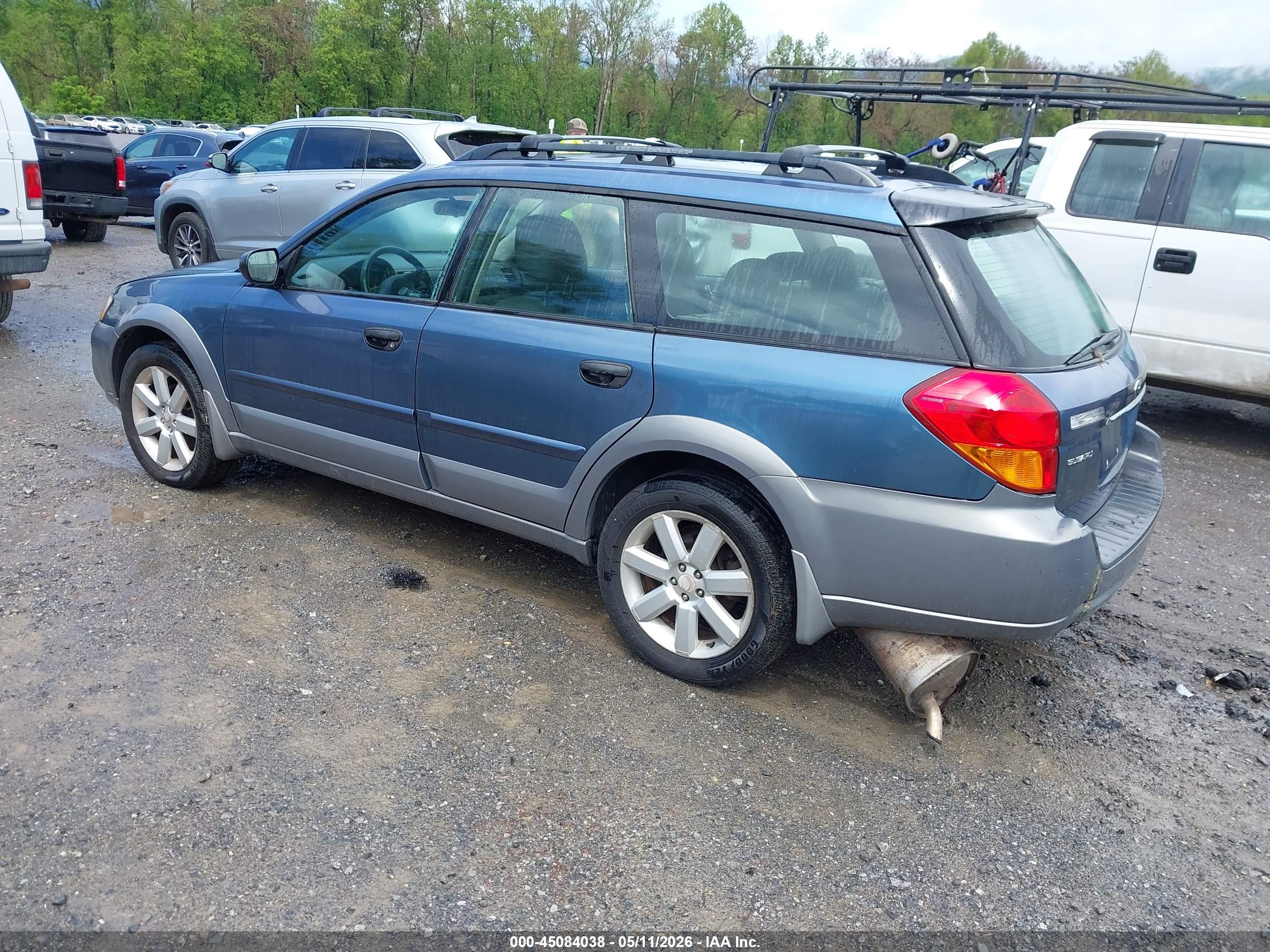 SUBARU OUTBACK image 3