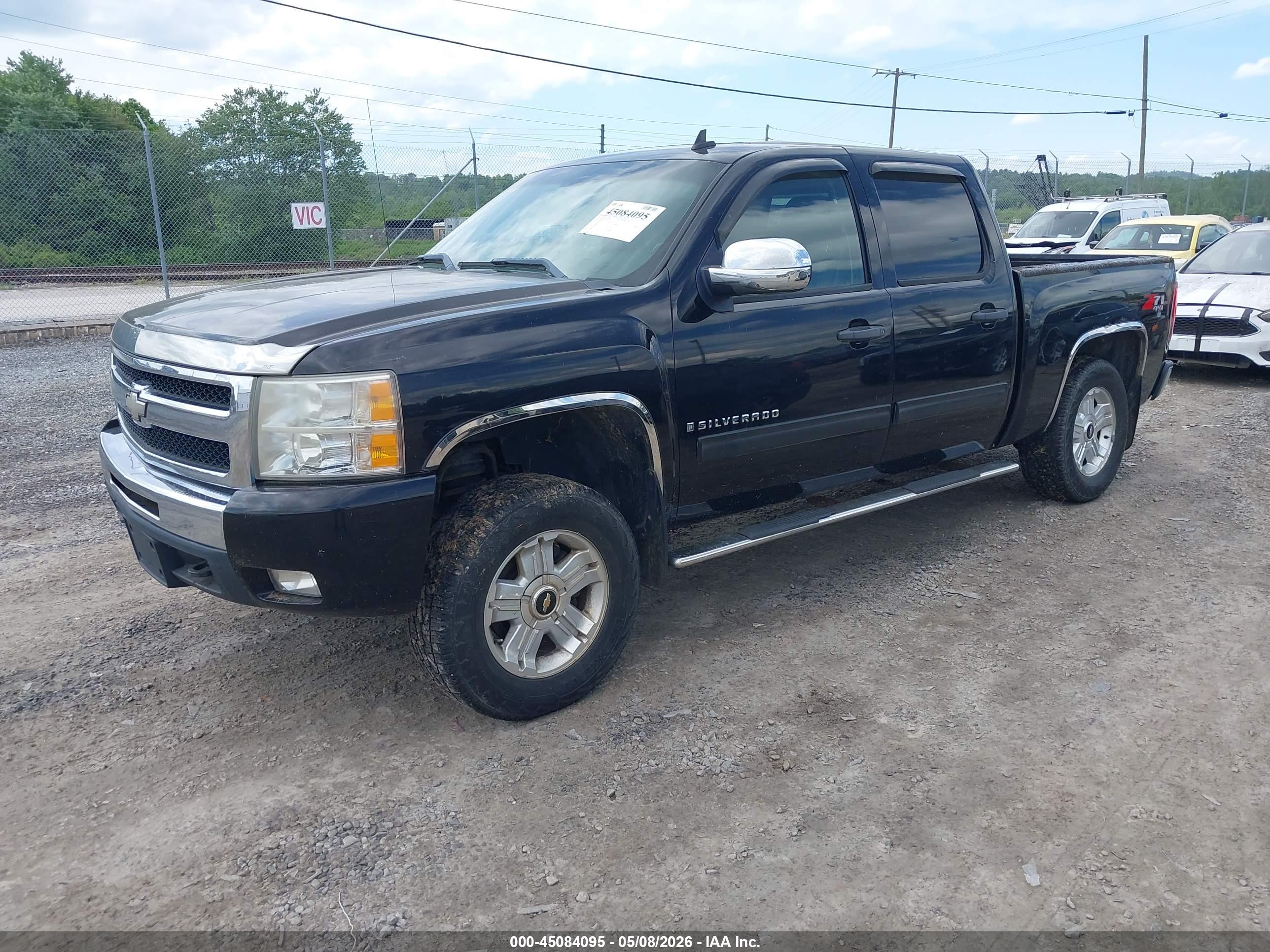 CHEVROLET SILVERADO image 2