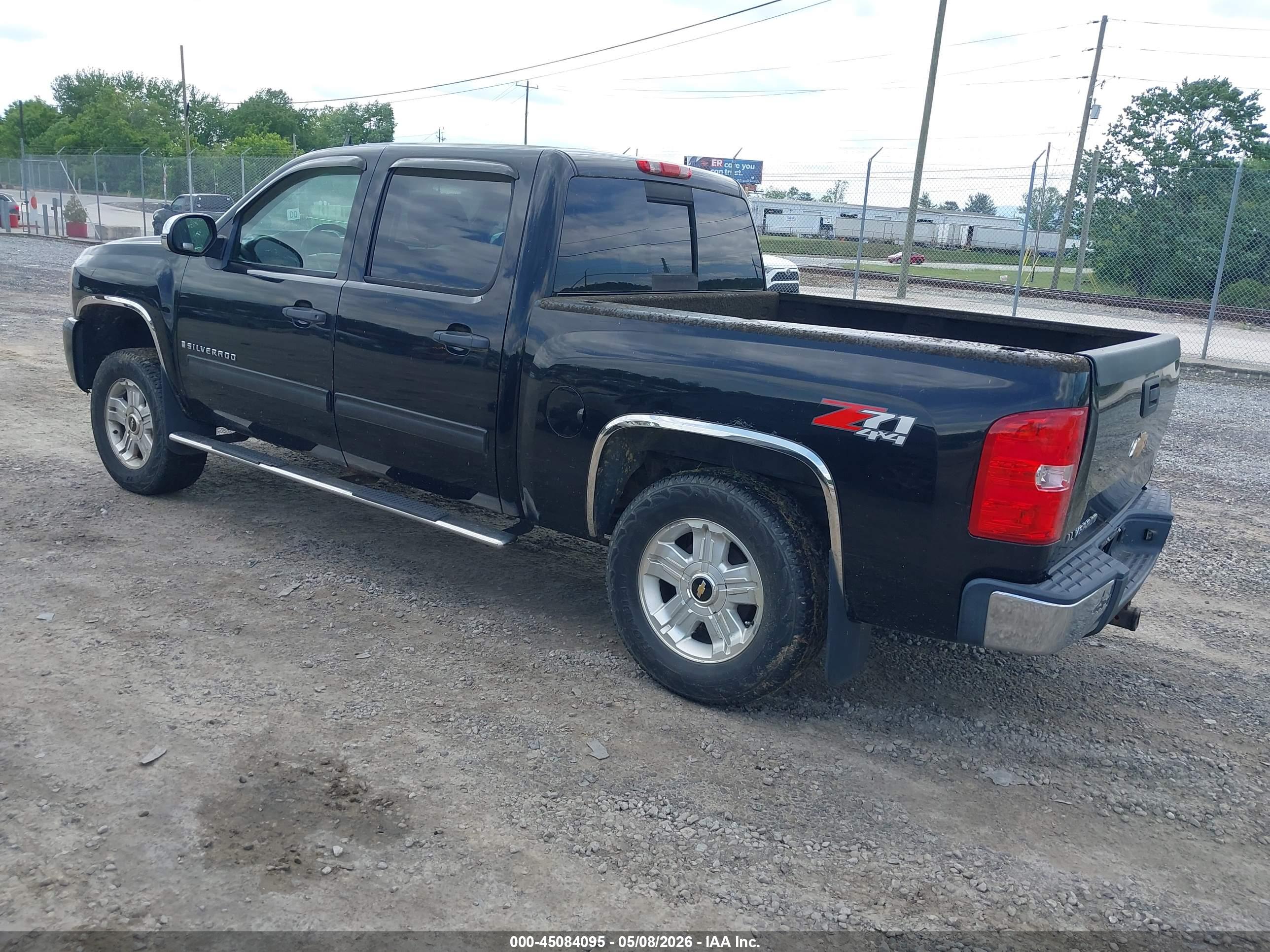 CHEVROLET SILVERADO image 3