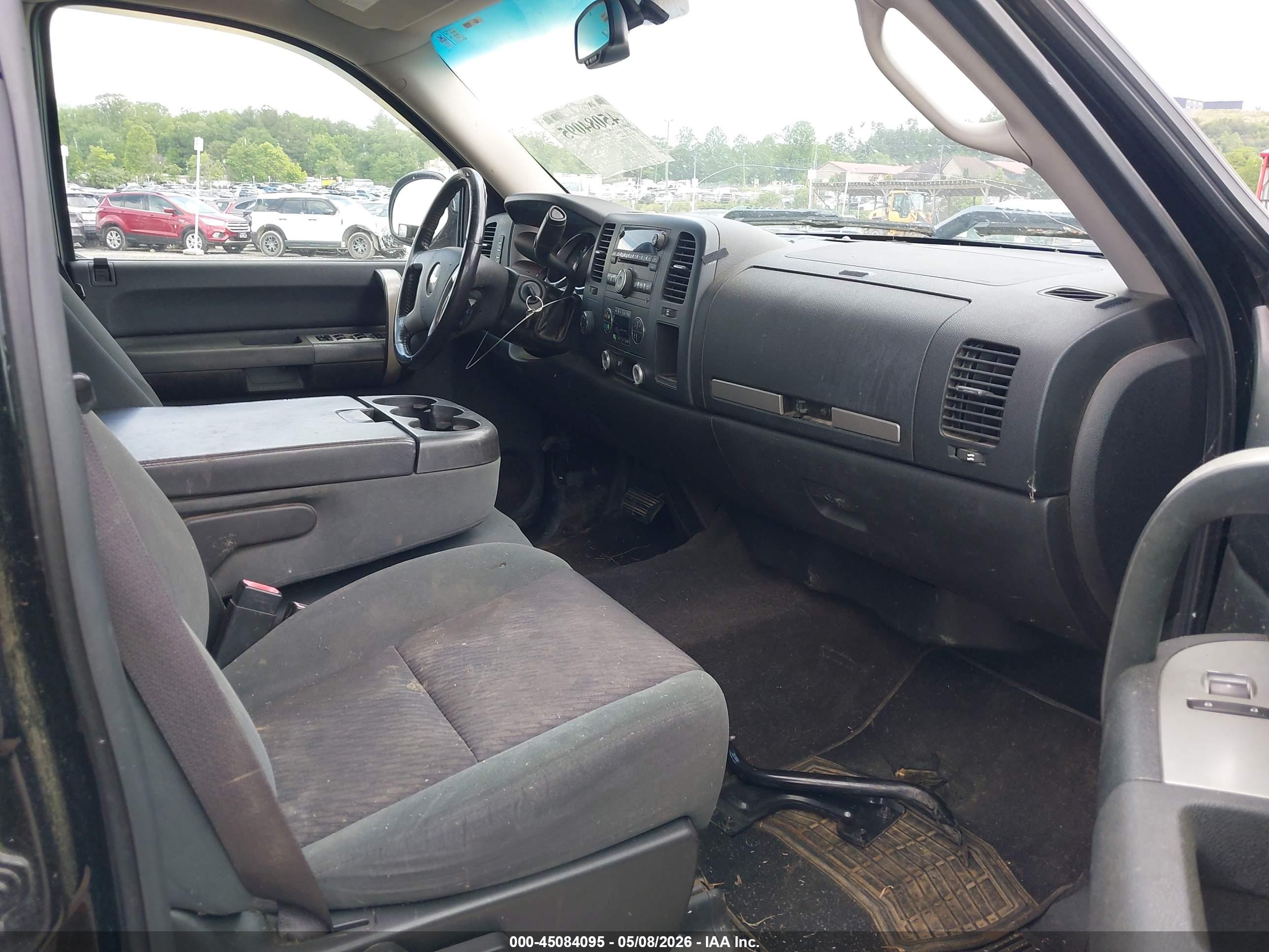 CHEVROLET SILVERADO image 5