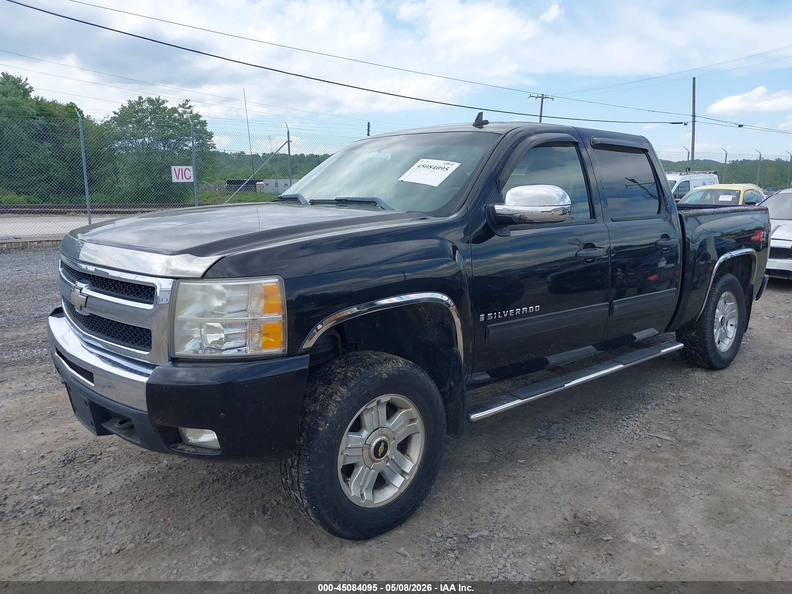 CHEVROLET SILVERADO image 6