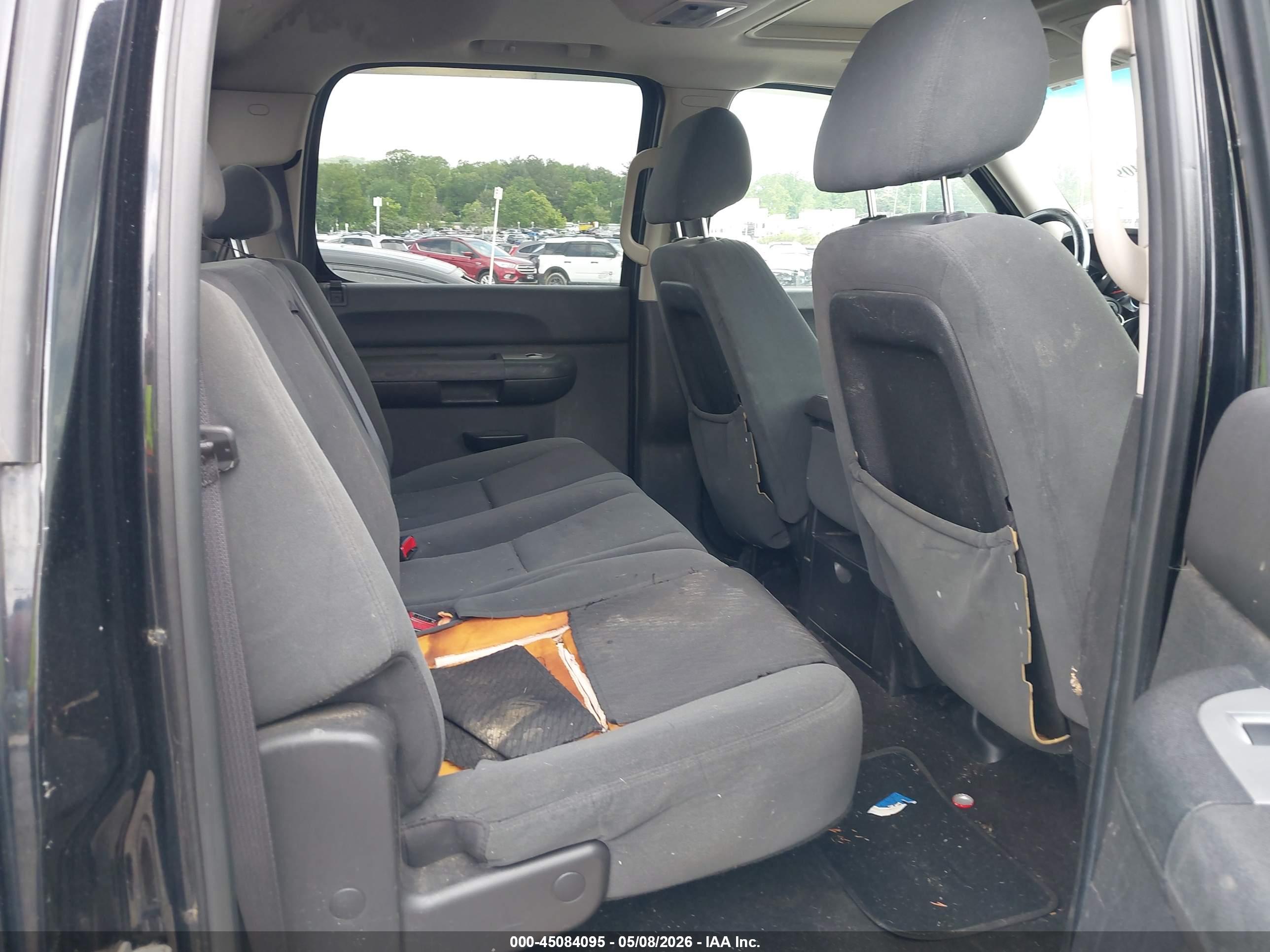 CHEVROLET SILVERADO image 8