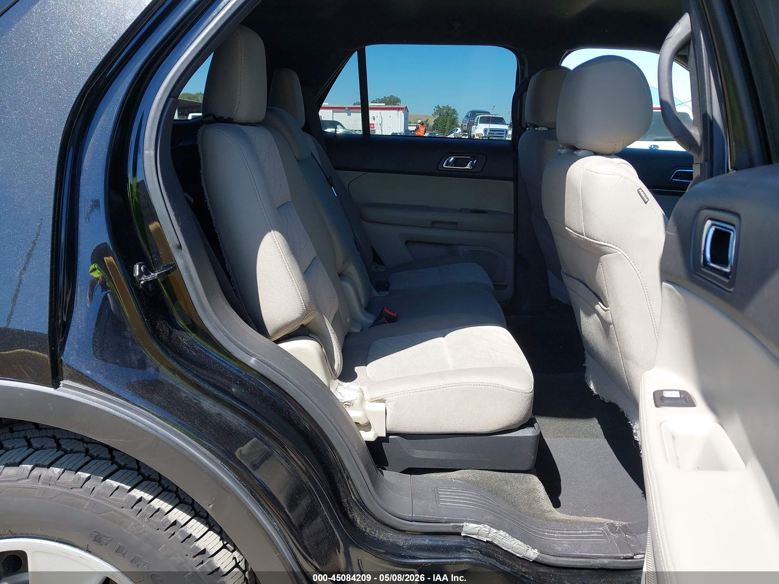 FORD EXPLORER image 8