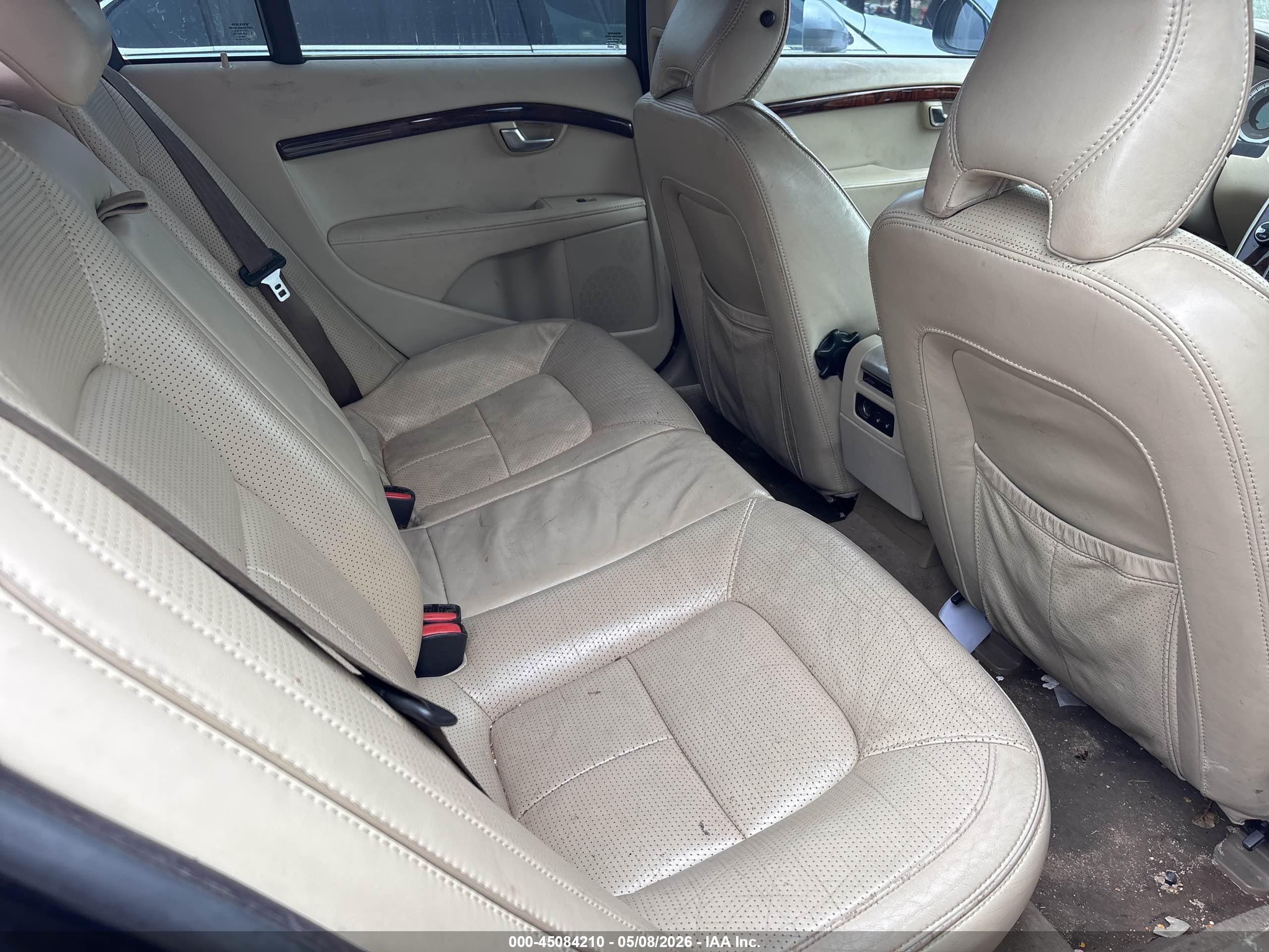 VOLVO S80 image 8