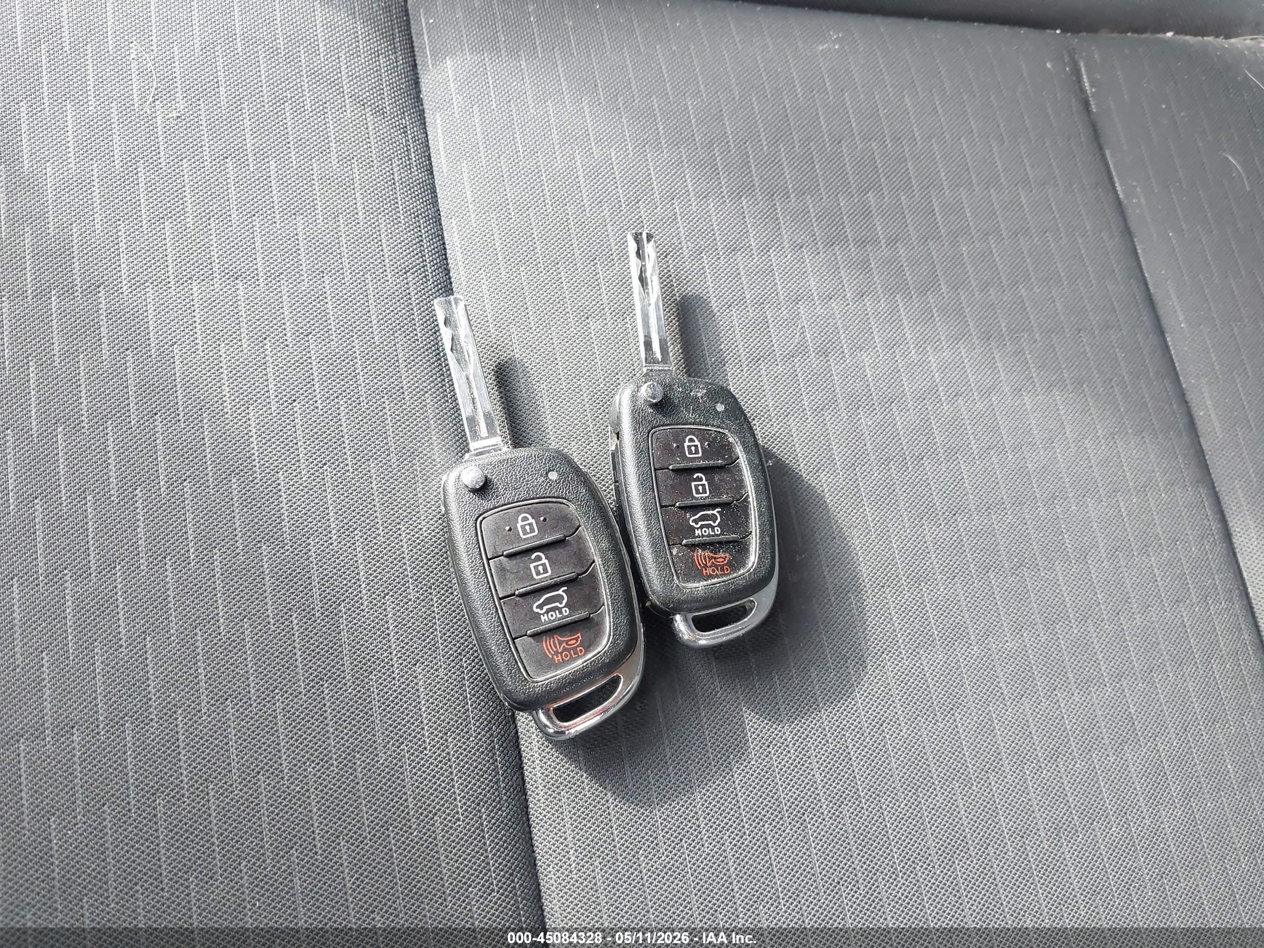 HYUNDAI TUCSON image 11