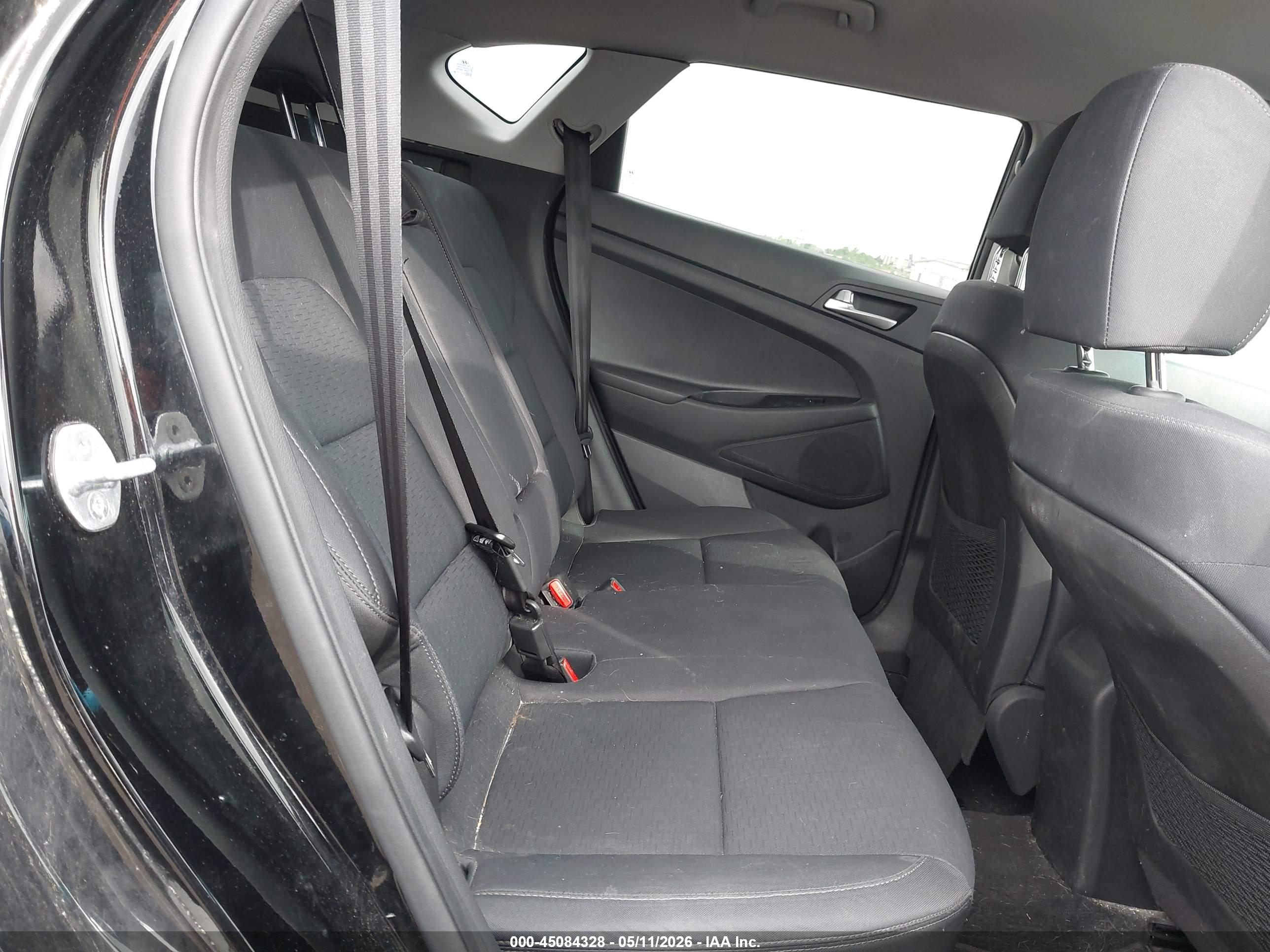 HYUNDAI TUCSON image 8