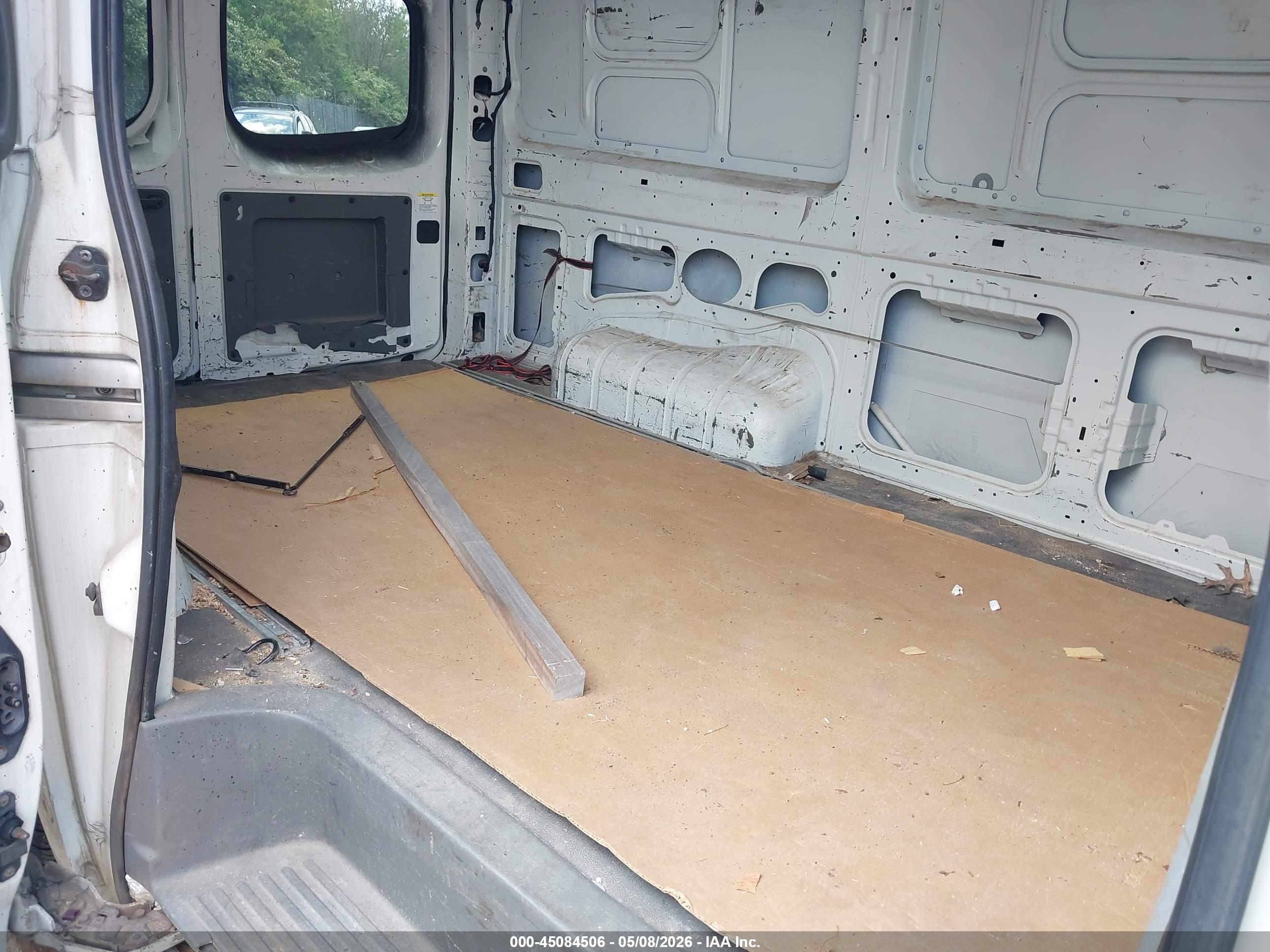 NISSAN NV image 8