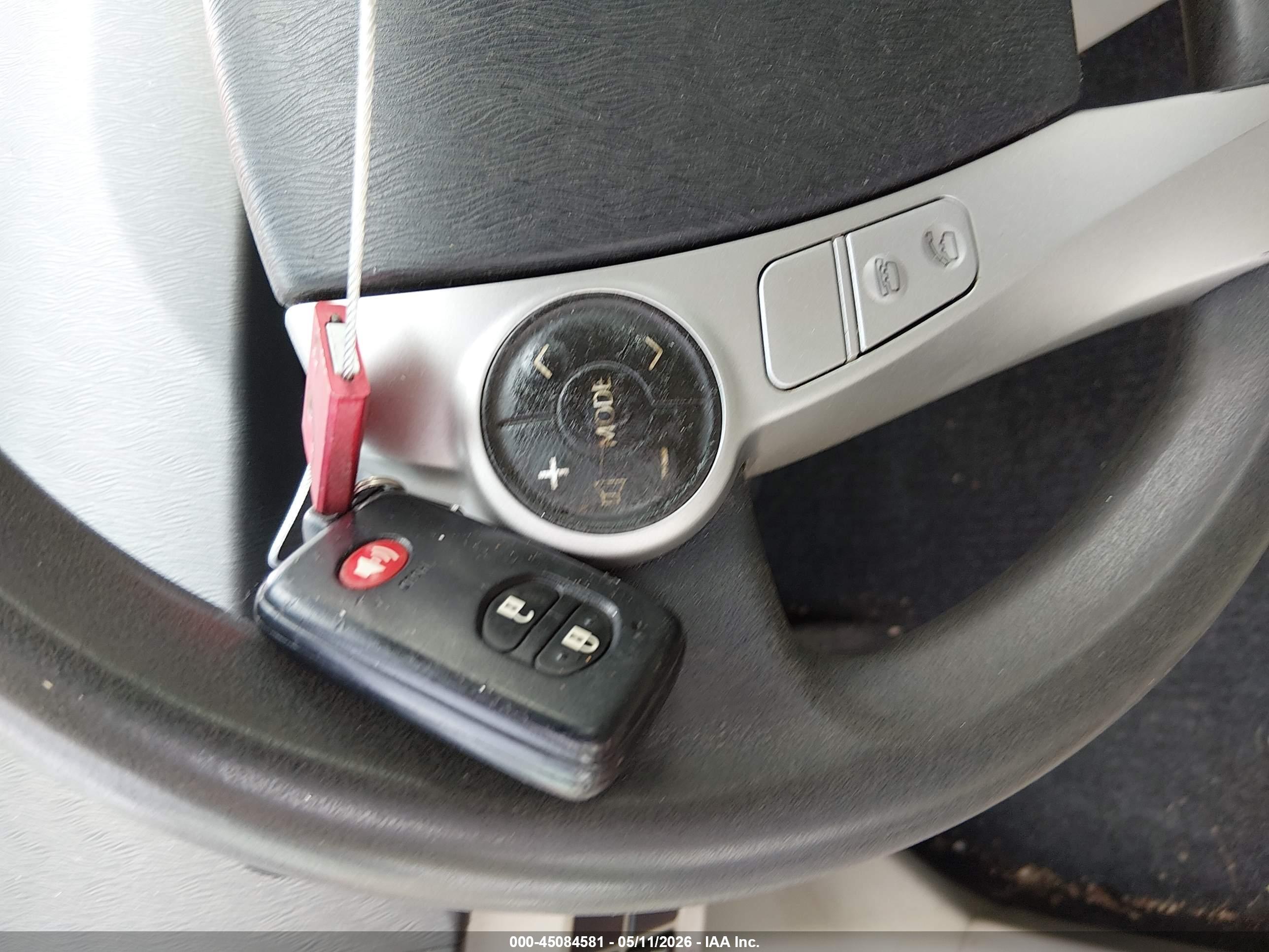 TOYOTA PRIUS image 11