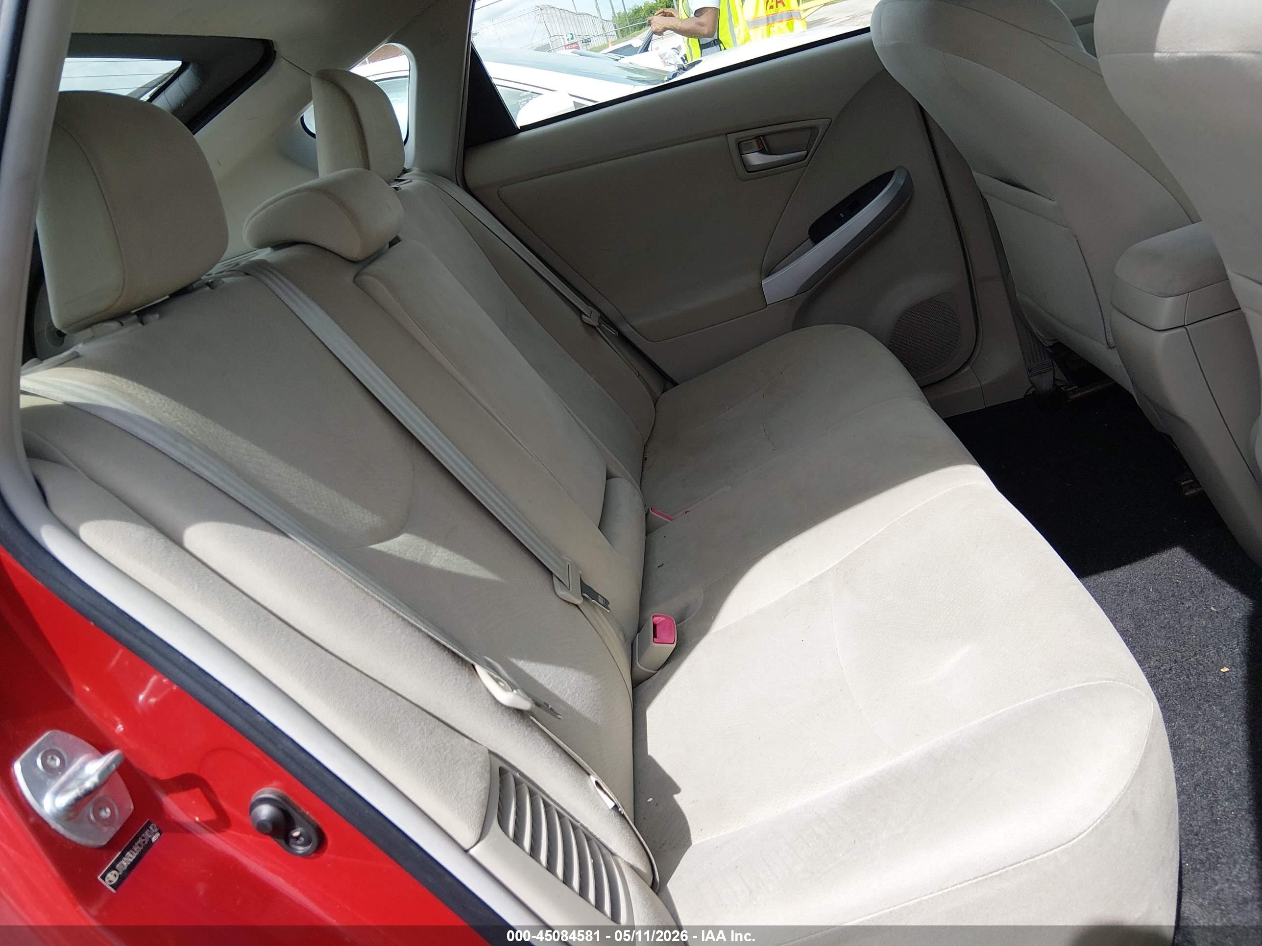 TOYOTA PRIUS image 8