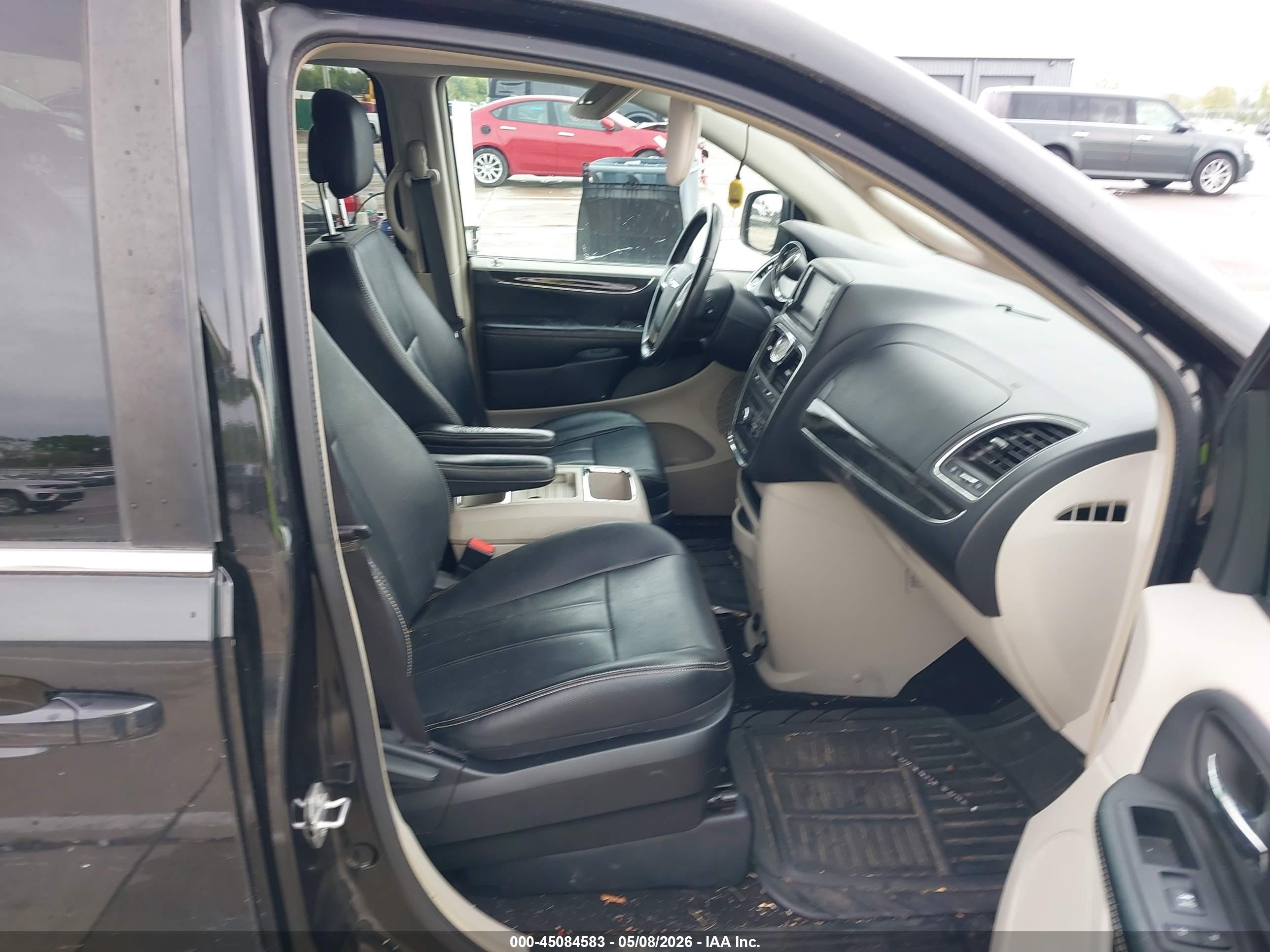CHRYSLER TOWN image 5