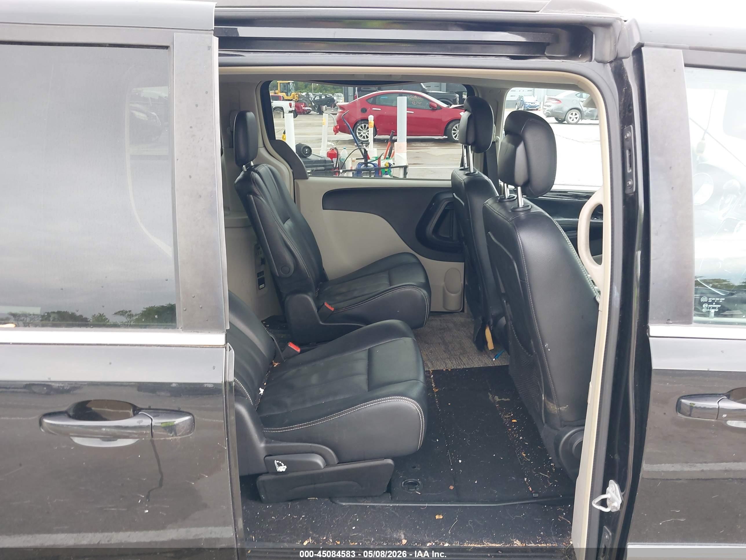 CHRYSLER TOWN image 8
