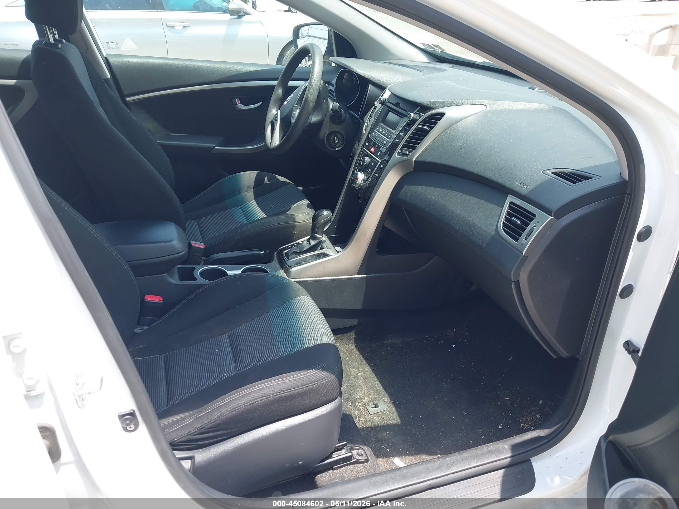 HYUNDAI ELANTRA image 5