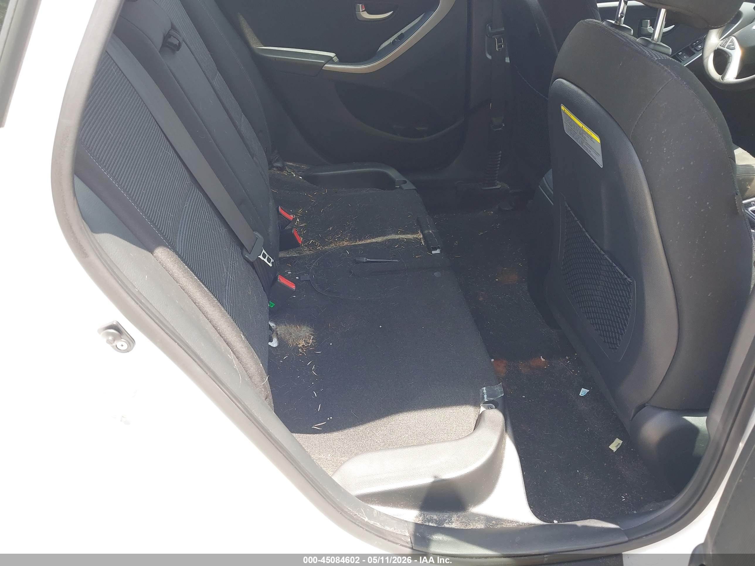 HYUNDAI ELANTRA image 8